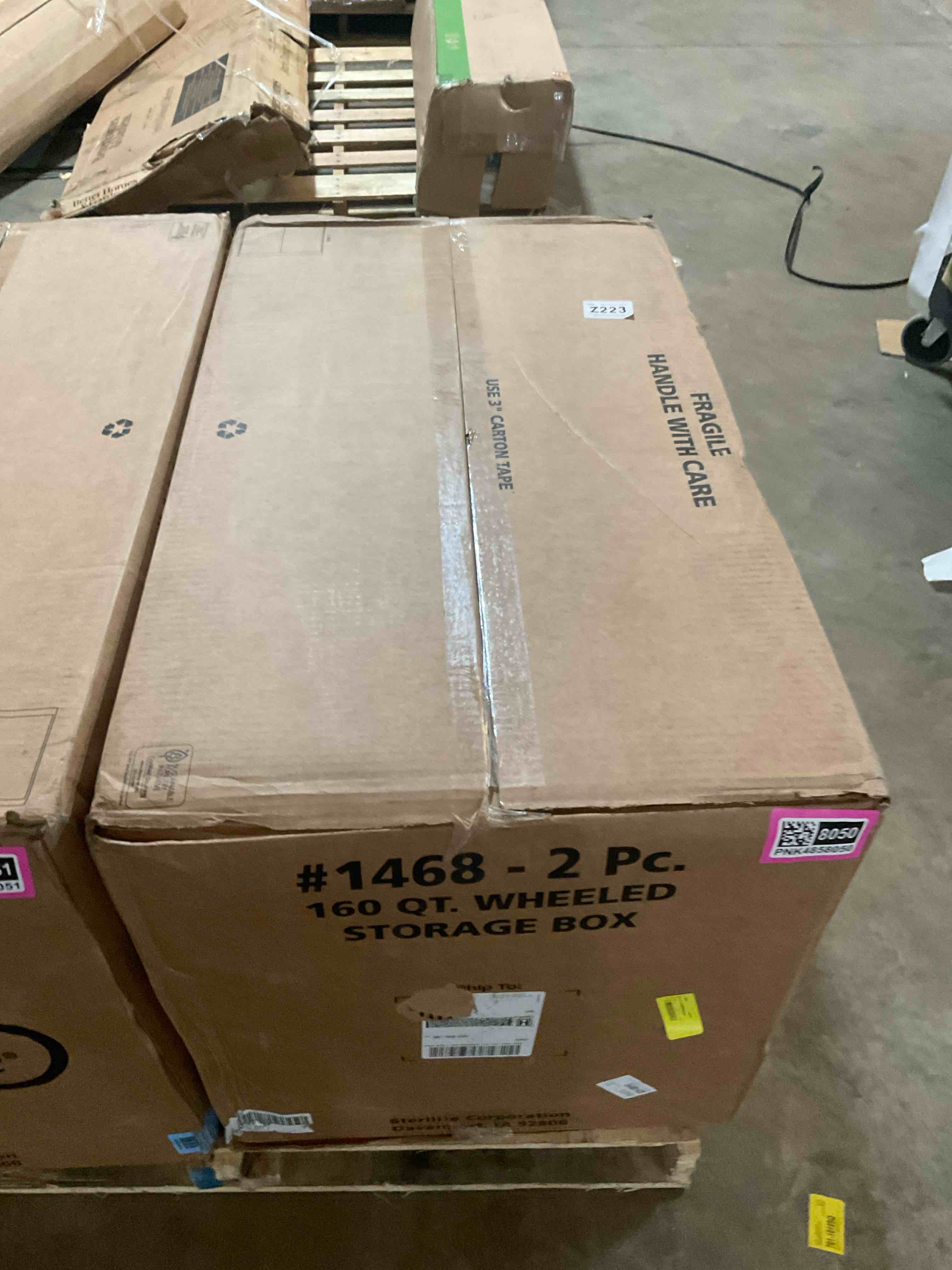 Condition photo showing Good Condition for 160 qt wheeled storage box 2 pc