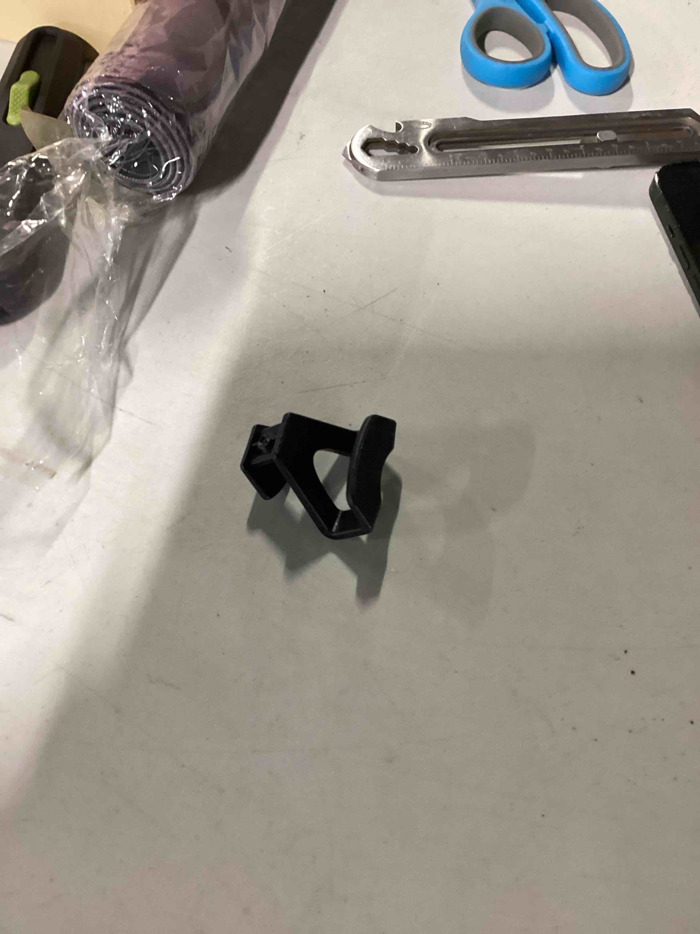 Condition photo showing Good Condition for a plethora of clothes hanger connectors