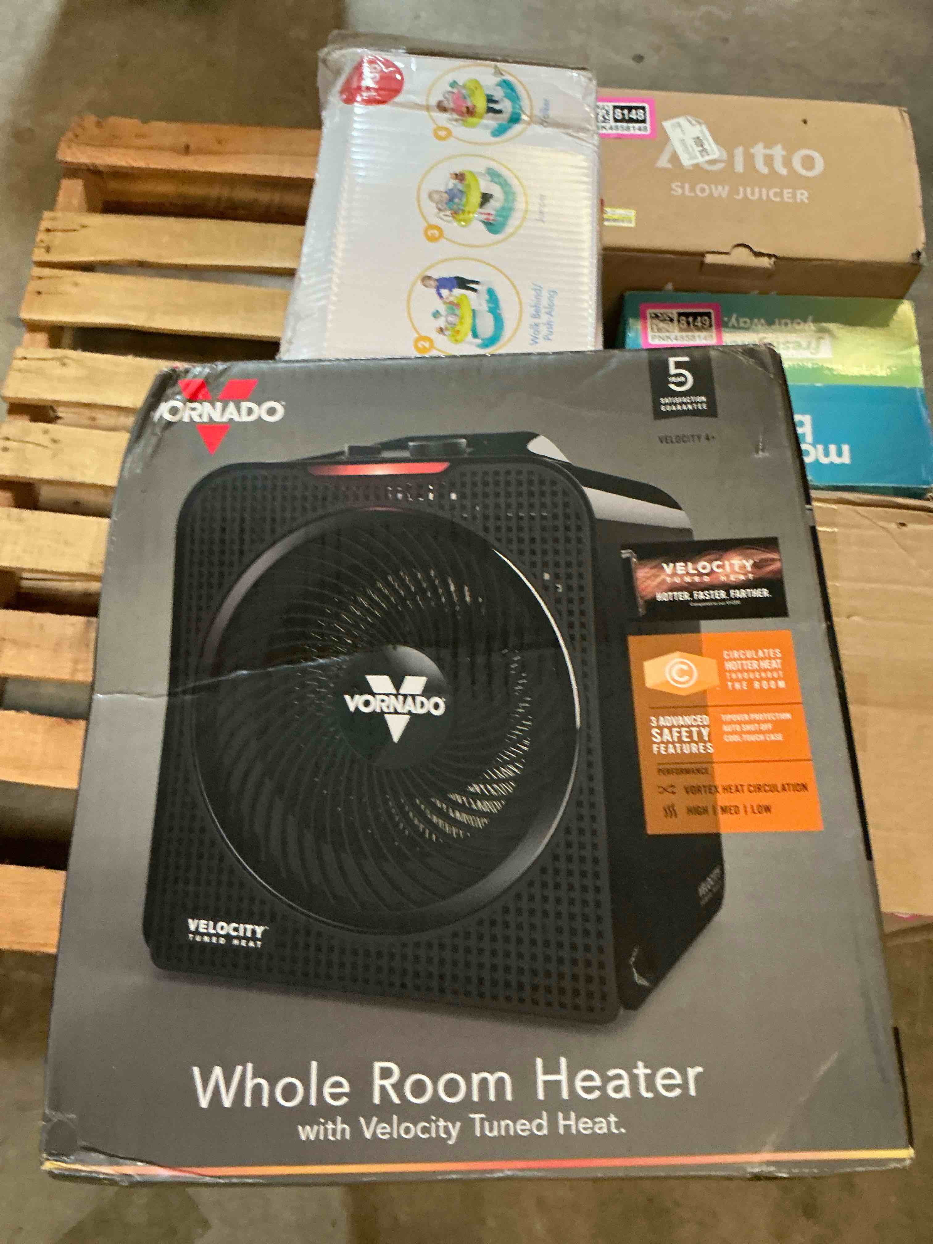 Condition photo showing Good Condition for vornado whole room heater 