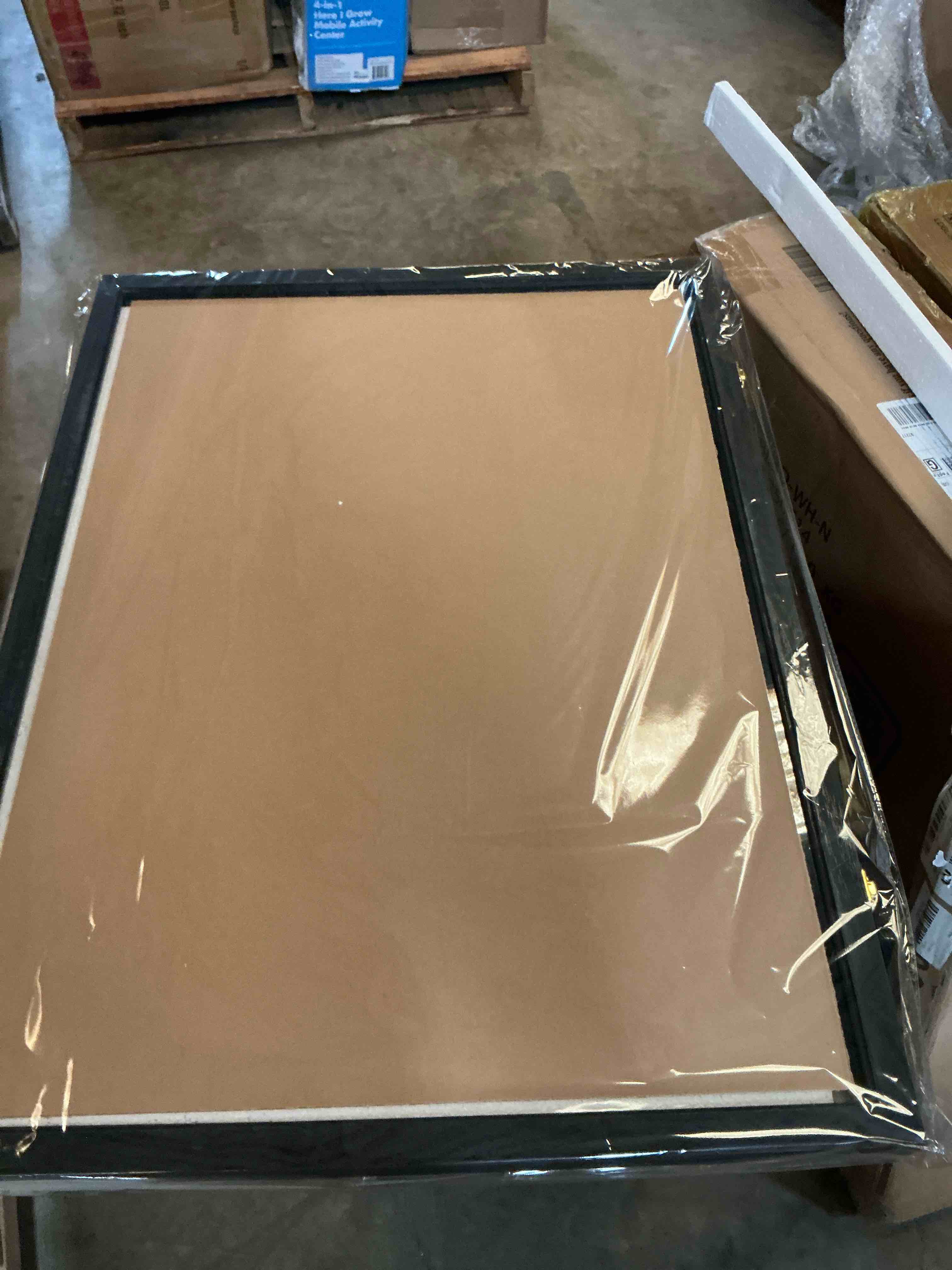 Condition photo showing Good Condition for display frame 24 x 32