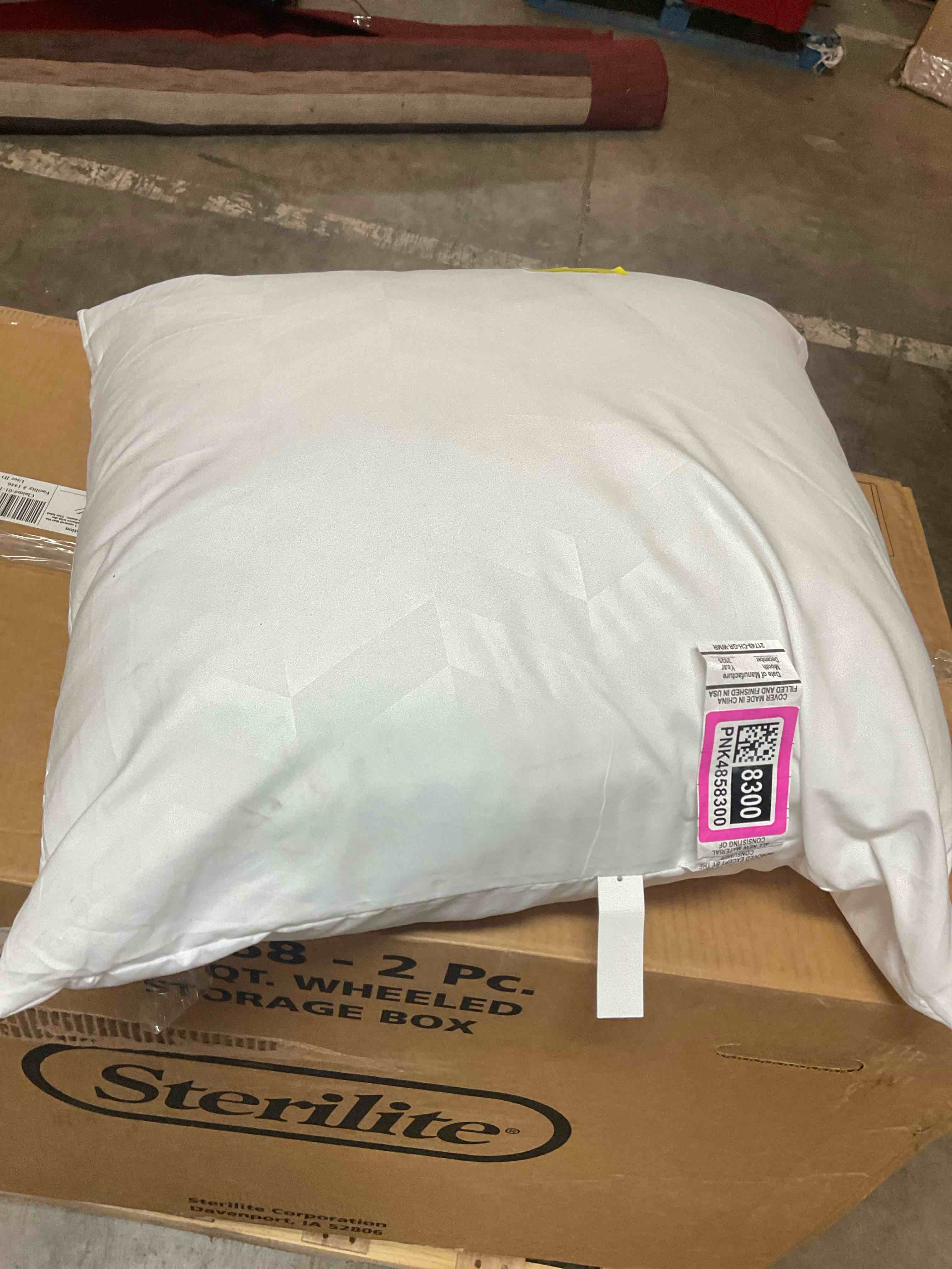 Condition photo showing Good Condition for white pillow