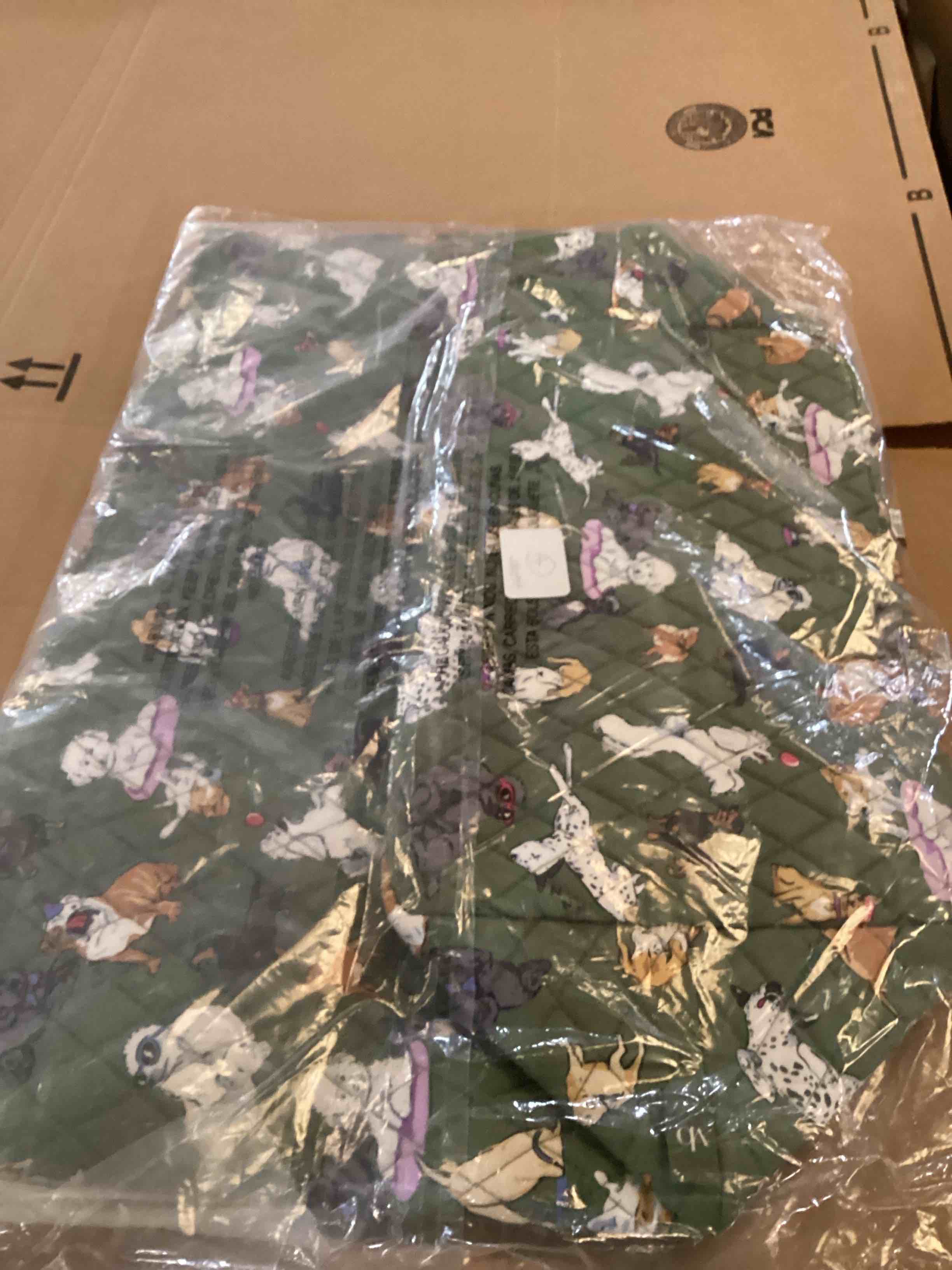 Condition photo showing New/Like New for vera bradley grand tote bag