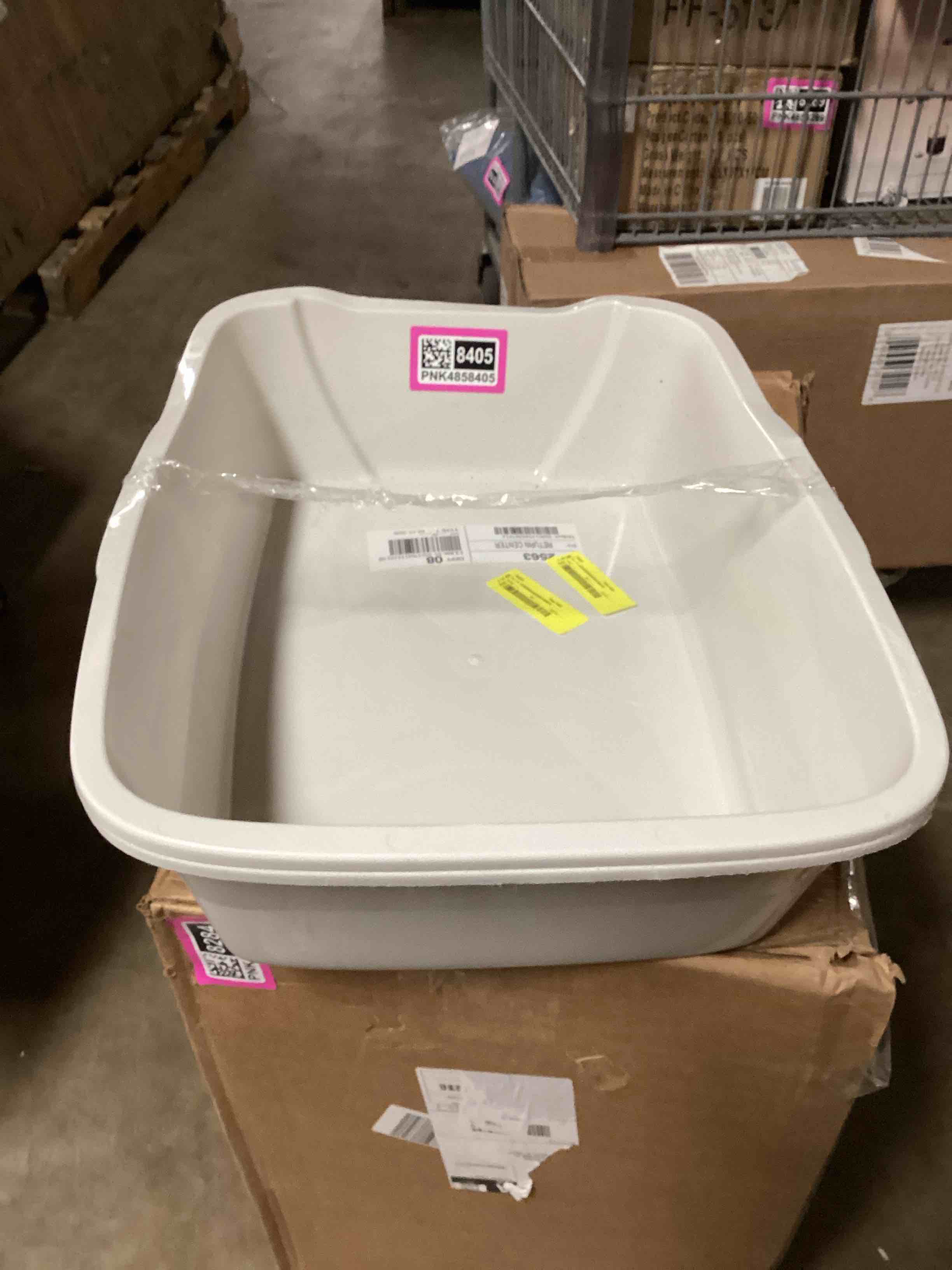 Condition photo showing Good Condition for small white tub 