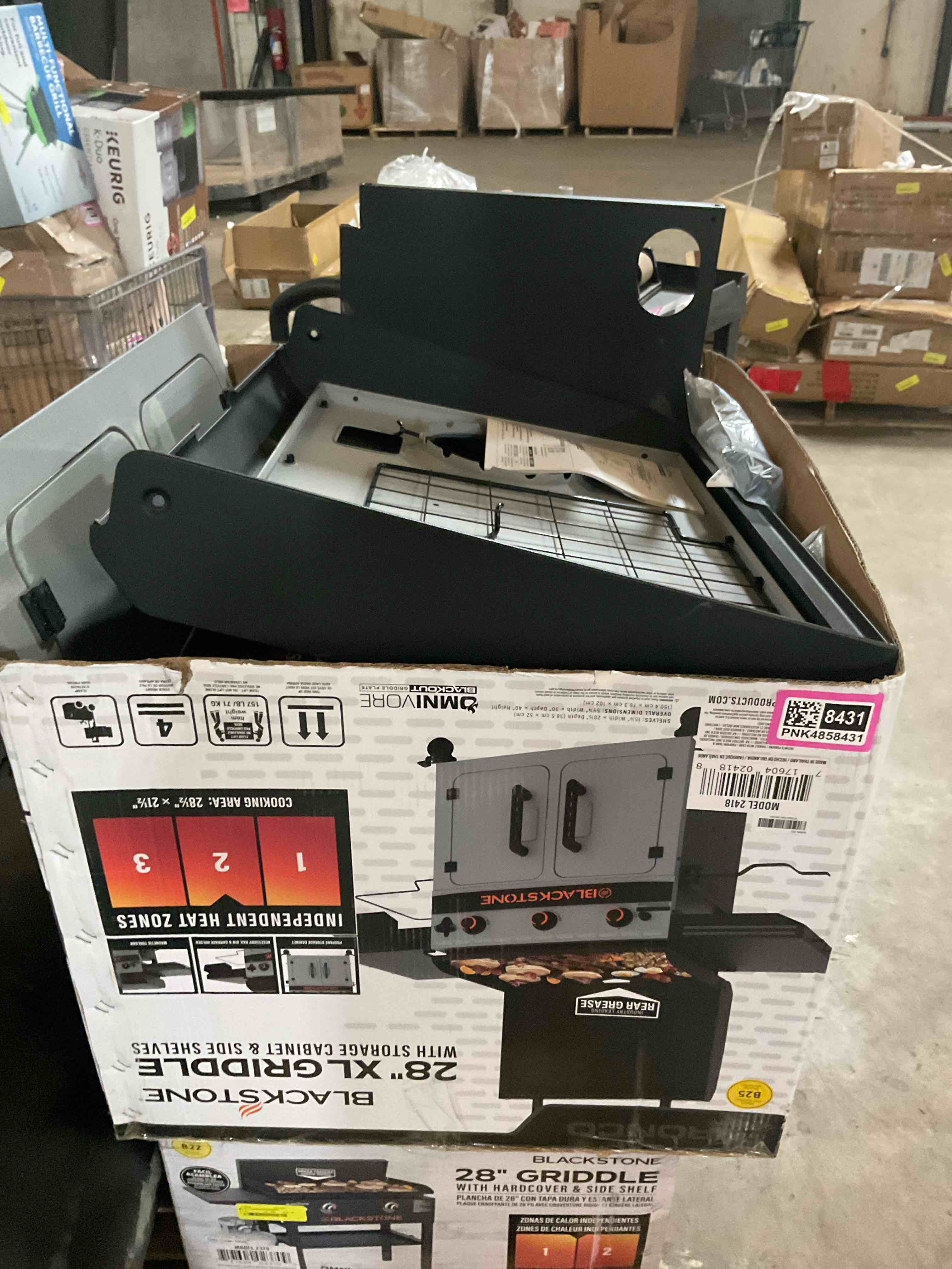 Condition photo showing Good Condition for 28” xl griddle black stone