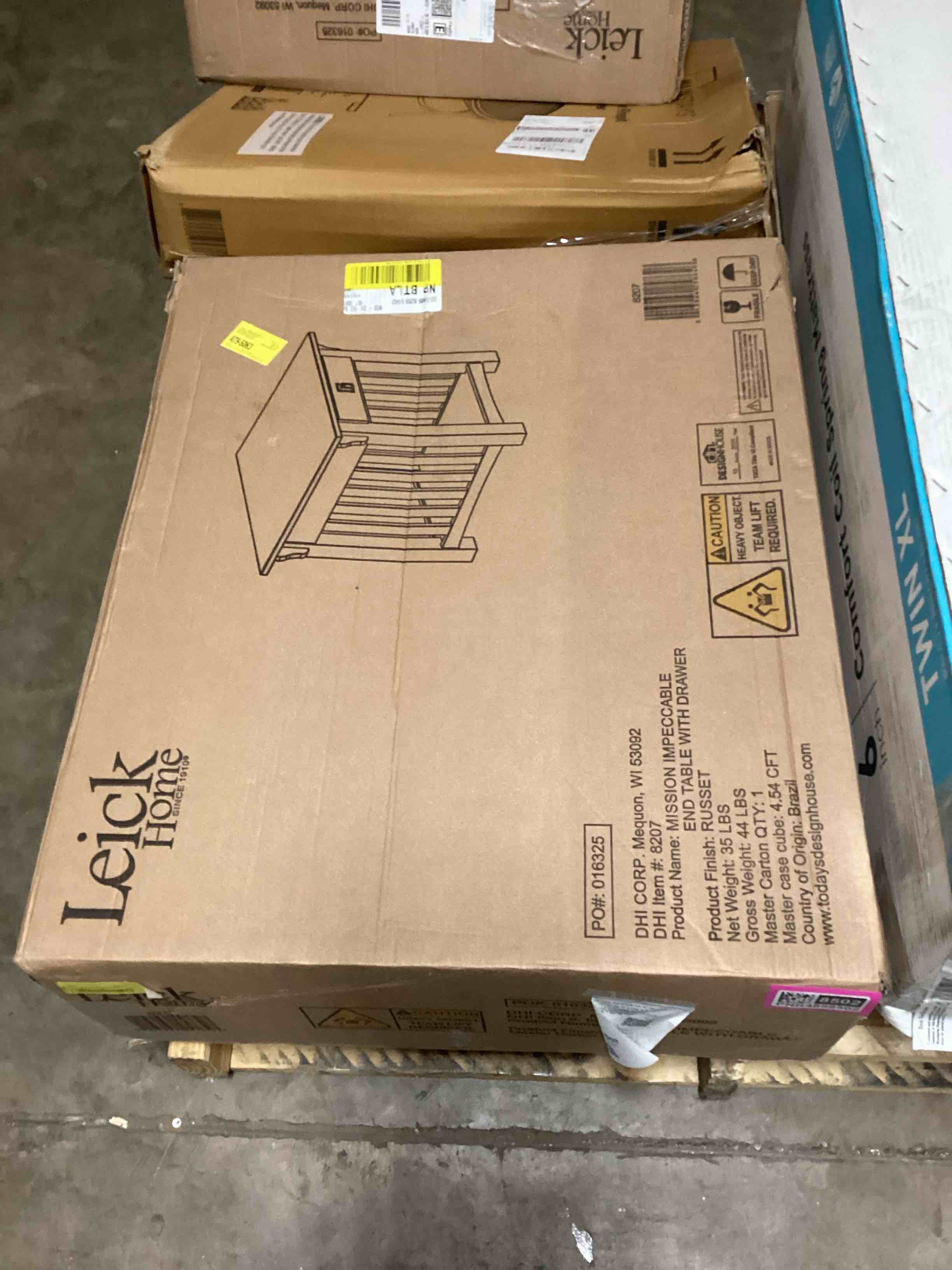 Condition photo showing Good Condition for leick home mission impeccable end table with drawer
