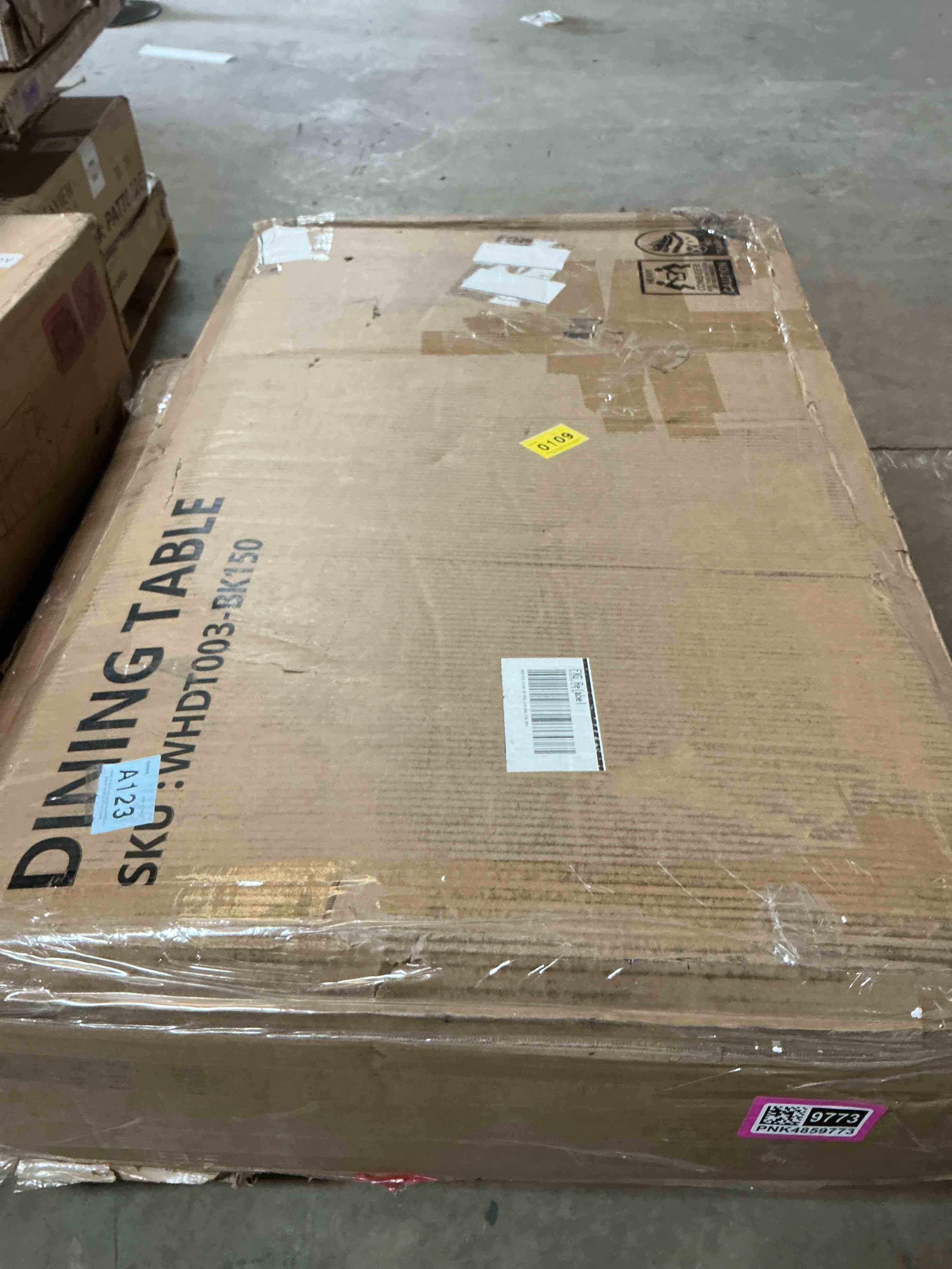 Condition photo showing Good Condition for dining table