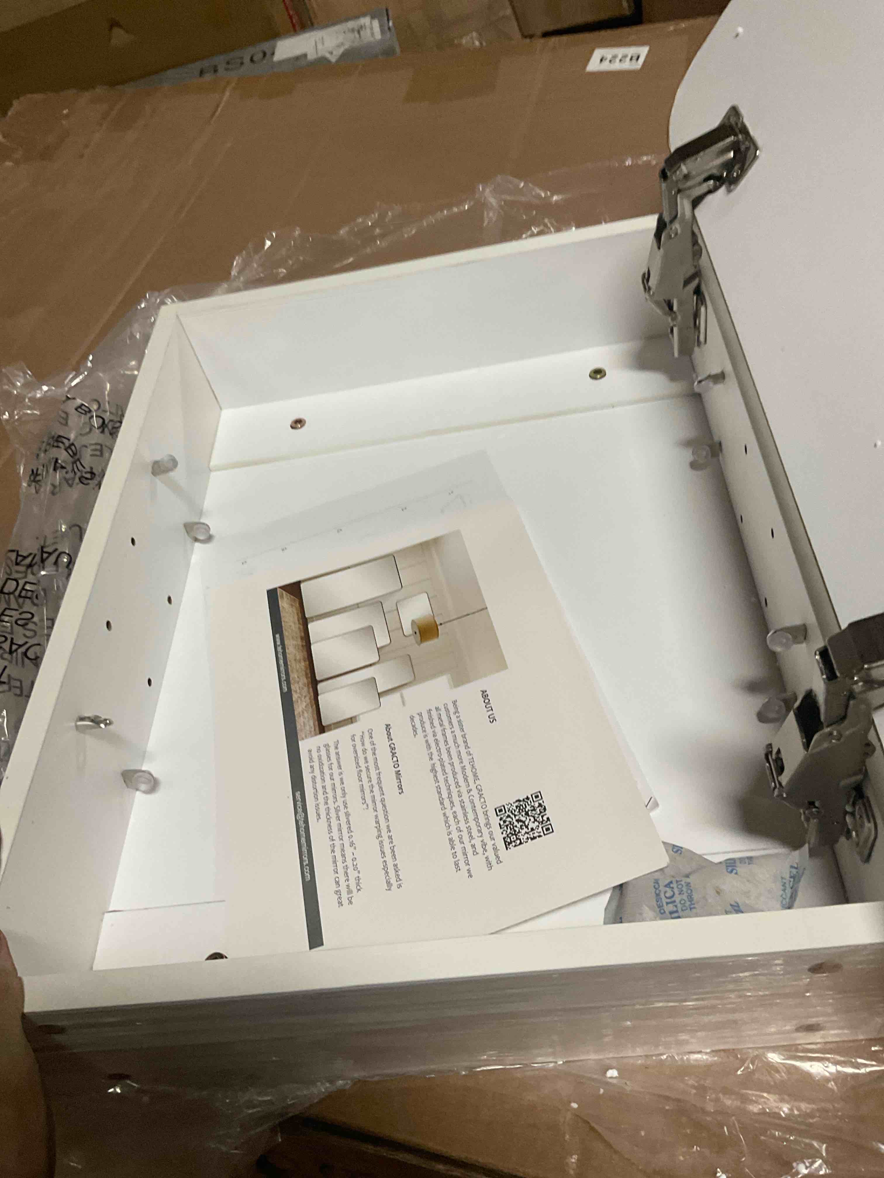 Condition photo showing Good Condition for bathroom hidden cabinet