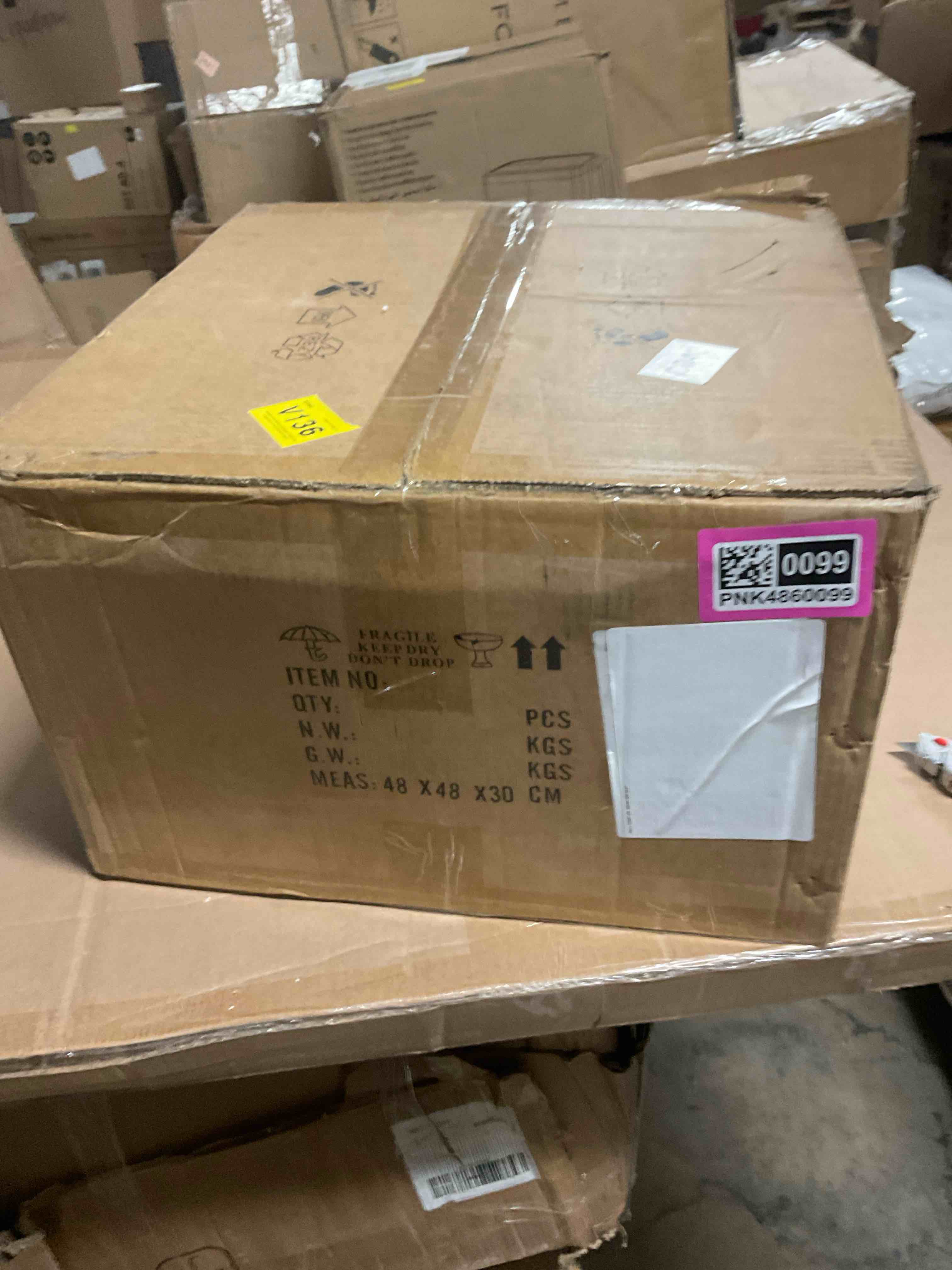 Condition photo showing Good Condition for star shaped hanging light fixture