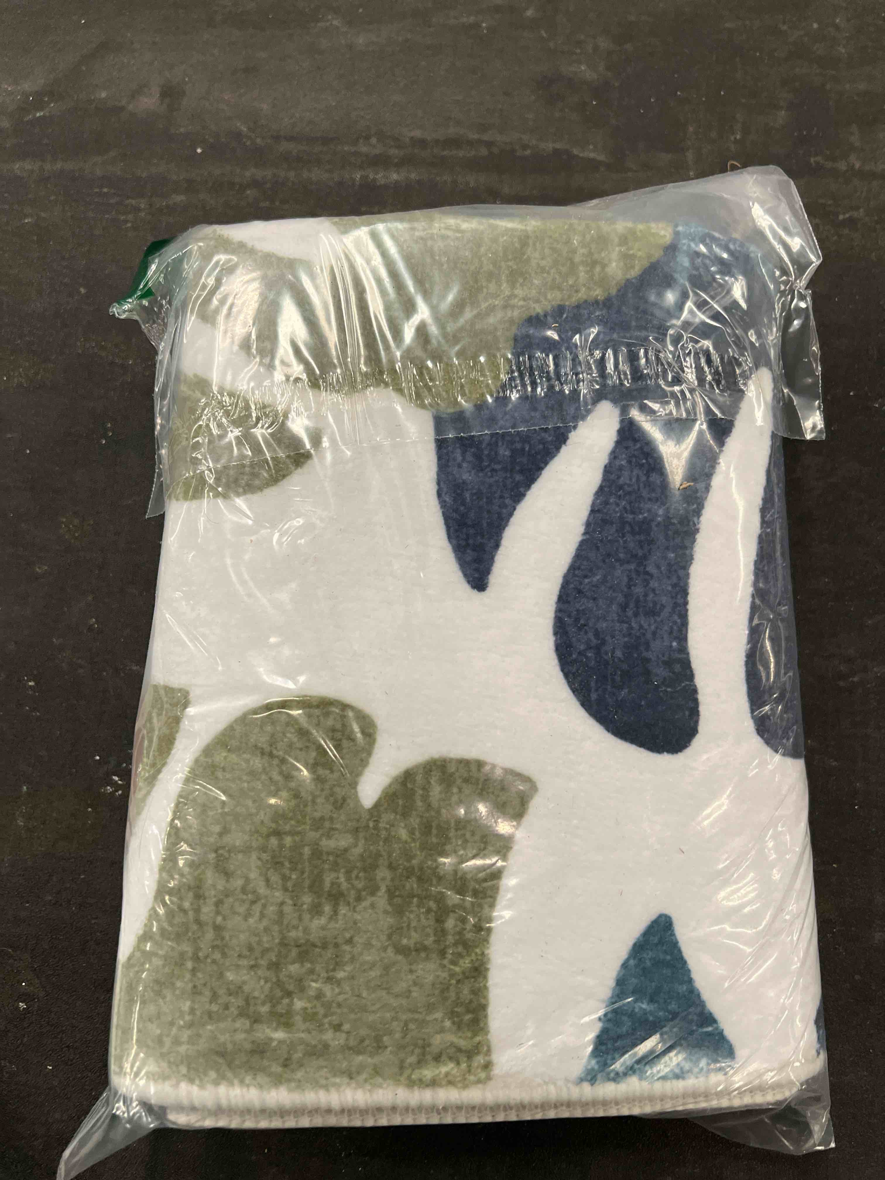 Condition photo showing Good Condition for Lukinbox Leaf Washable Bathroom Rugs, 18" x 26" Small Non Slip Monstera Bath Mats for Bathroom, Cute Soft Microfiber Bathroom Mat Tropical Plant Bath Rugs for Shower Bathtub Decor (Blue Green) 18" x 26" Blue Green