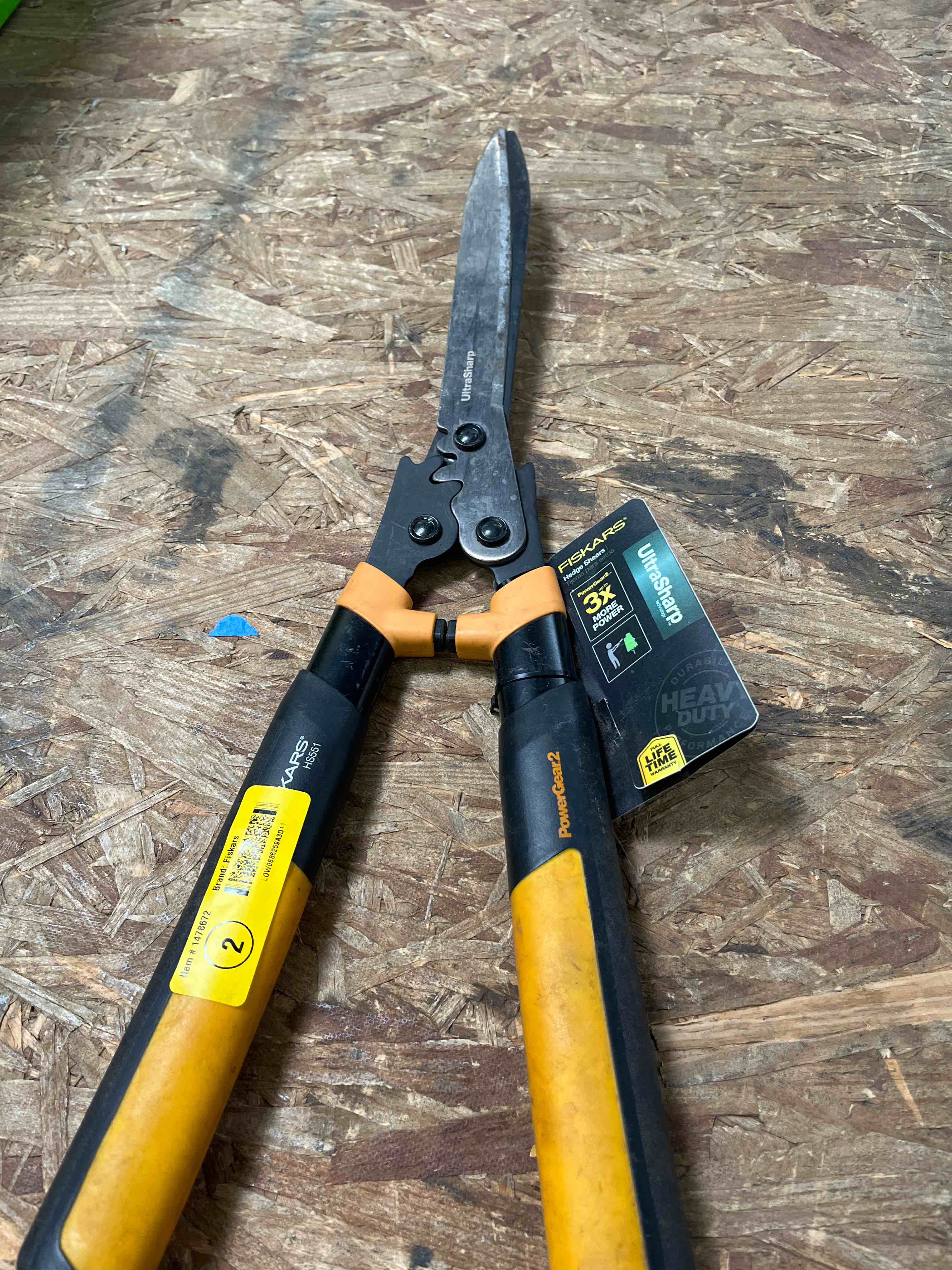 Fiskars PowerGear2 Hedge Shears - 23" Precision-Ground Low Friction Coated Stainless Steel Blade - Branch Cutter and Gardening Tool with Shock-Absorbing Bumpers