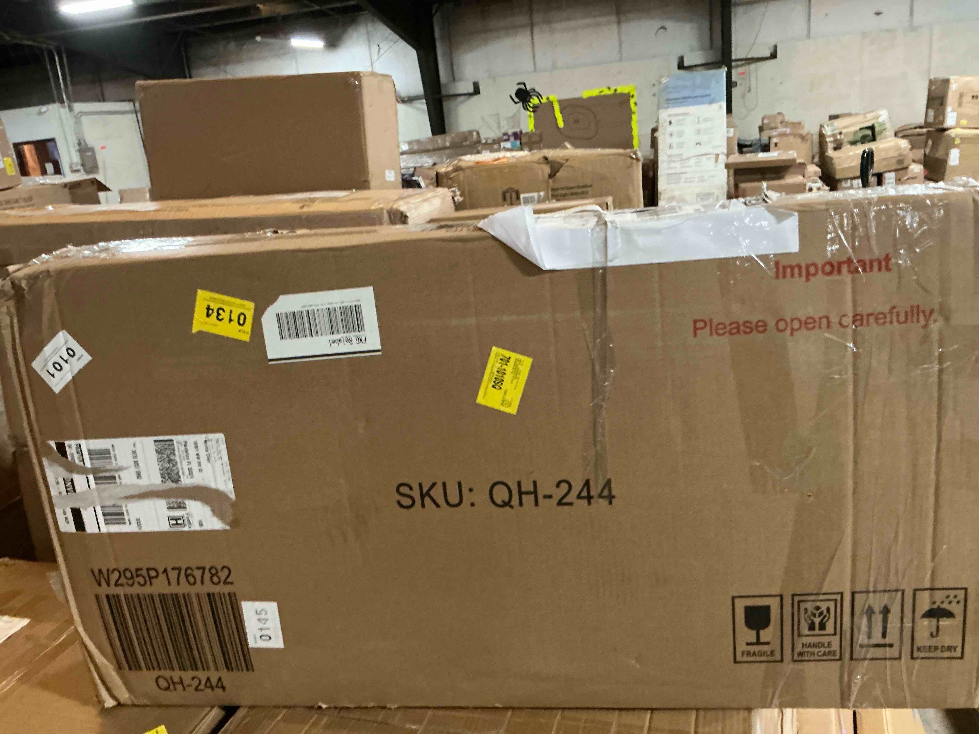 Condition photo showing Good Condition for Modern Minimalist Style Large Capacity Shoe Cabinet