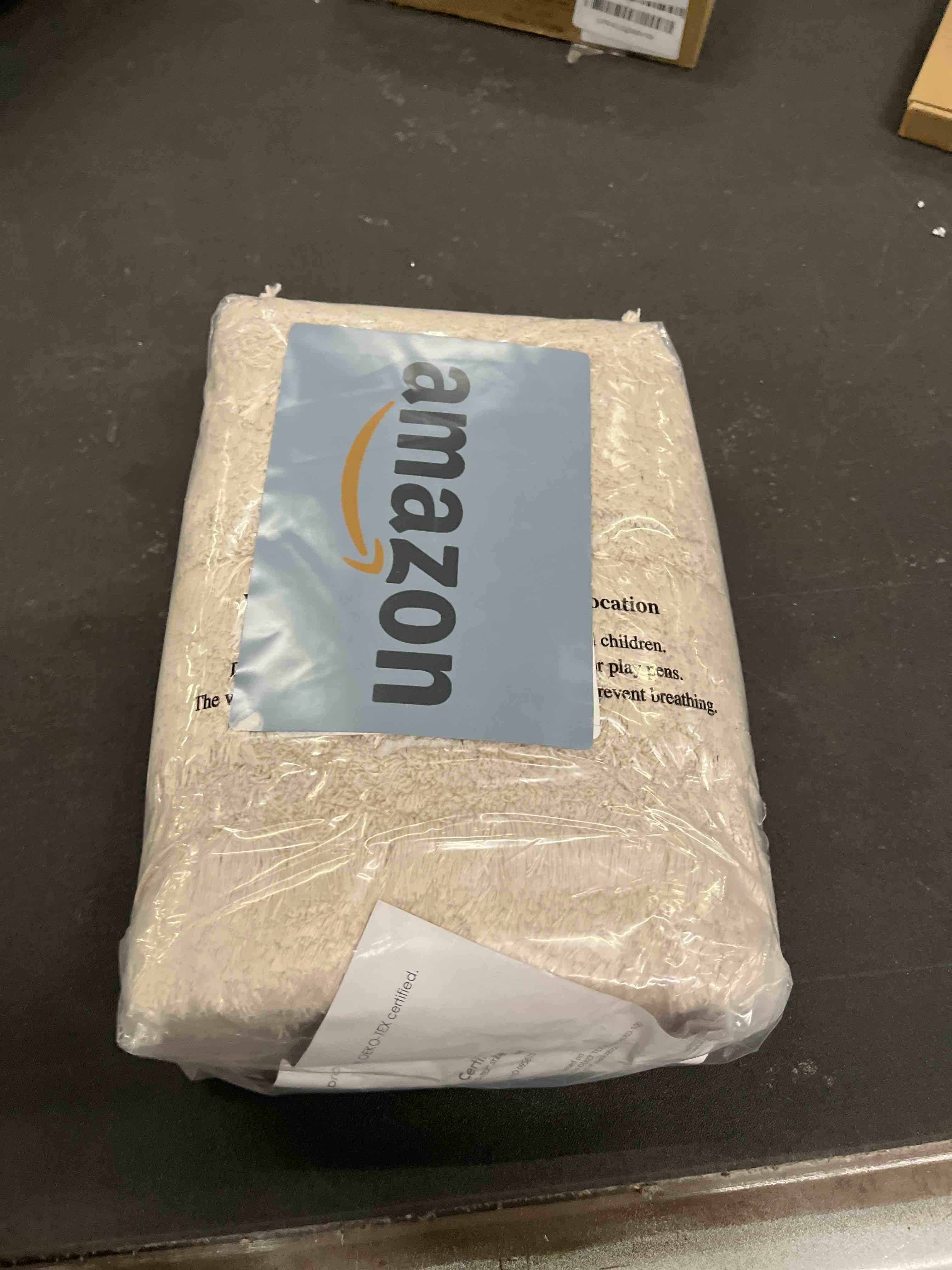 Condition photo showing Good Condition for DOMUSTEX Washable Bathroom Rug 20" x 30", Extra Soft Bath Mat, Absorbent and Non Slip Bath Rug for Shower, Bathtub, Sink, Floor 20" x 30" Beige