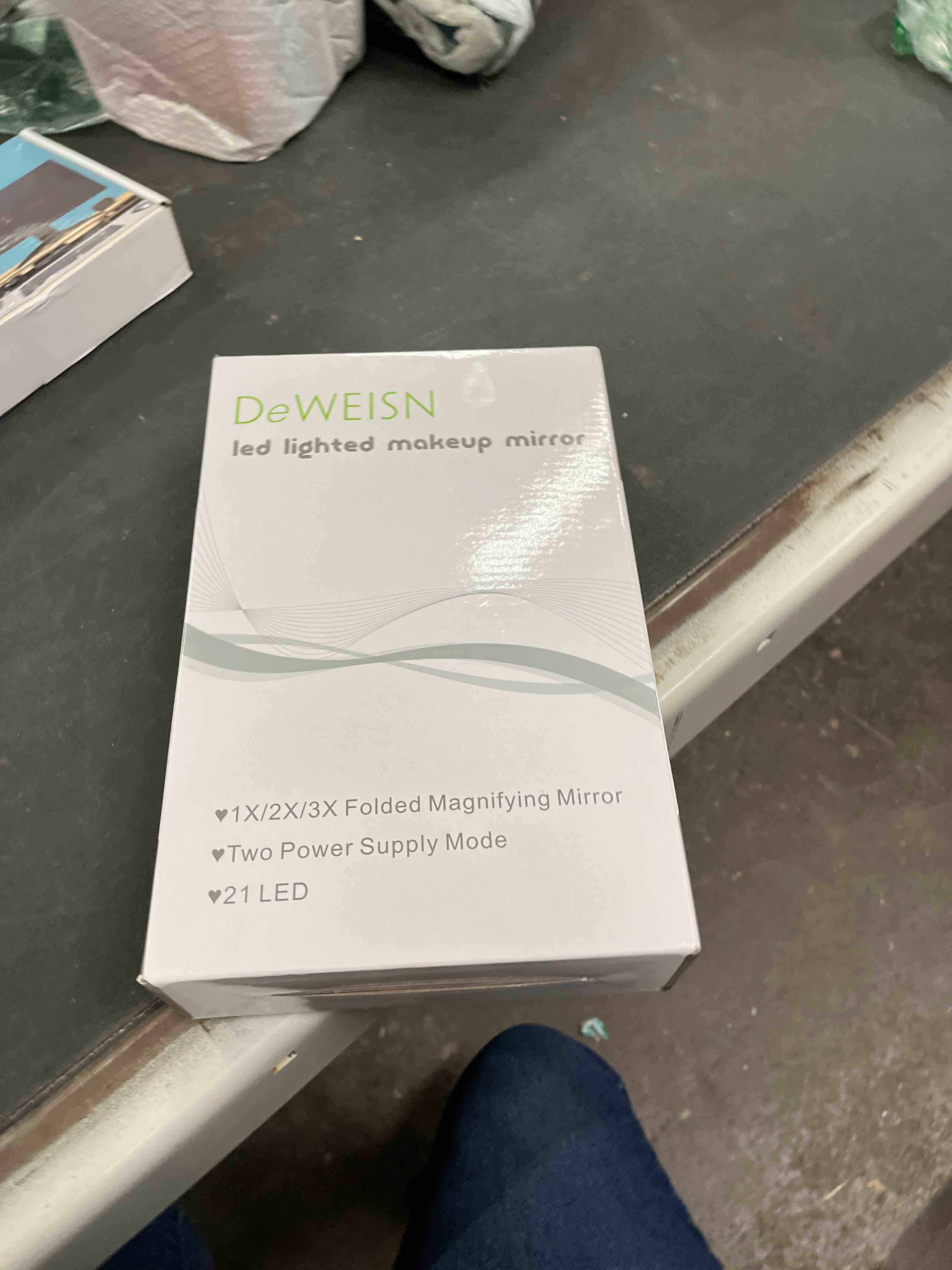 Condition photo showing Good Condition for deweisn Tabletop Mount Tri-Fold Lighted Vanity Mirror with 21 LED Lights, Touch Screen and 3X/2X/1X Magnification, Two Power Supply Modes Make Up Mirror,Travel Mirror Pink
