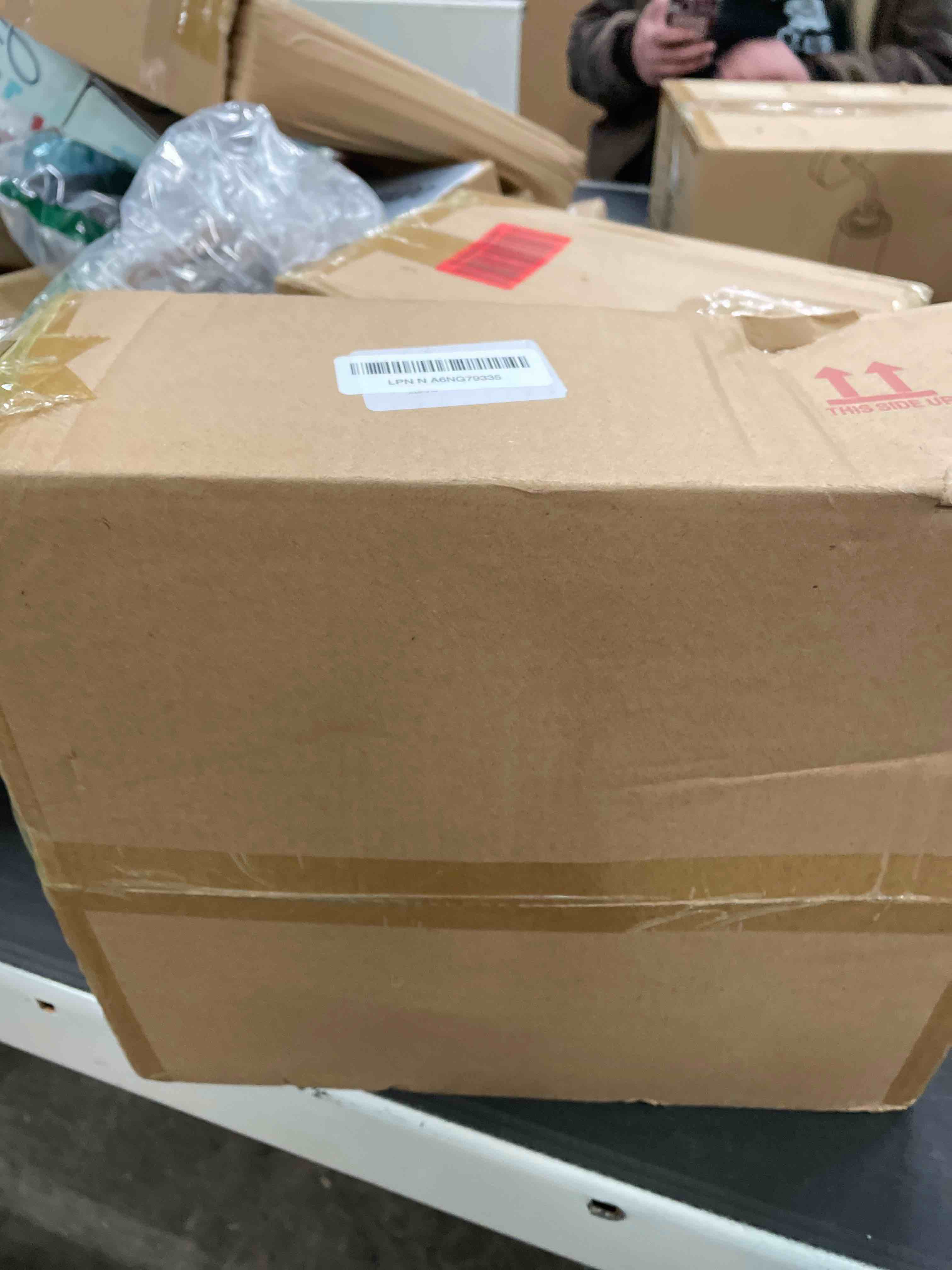 Condition photo showing Good Condition for CONNOO 9 Pack Square Glass Vase 4" x 4" x 4", Clear Bulk Flower Vases for Centerpieces, Square Glass Cube Vase Floating Candle Holders for Wedding Party Home Decor 9 Pack 4 Inch