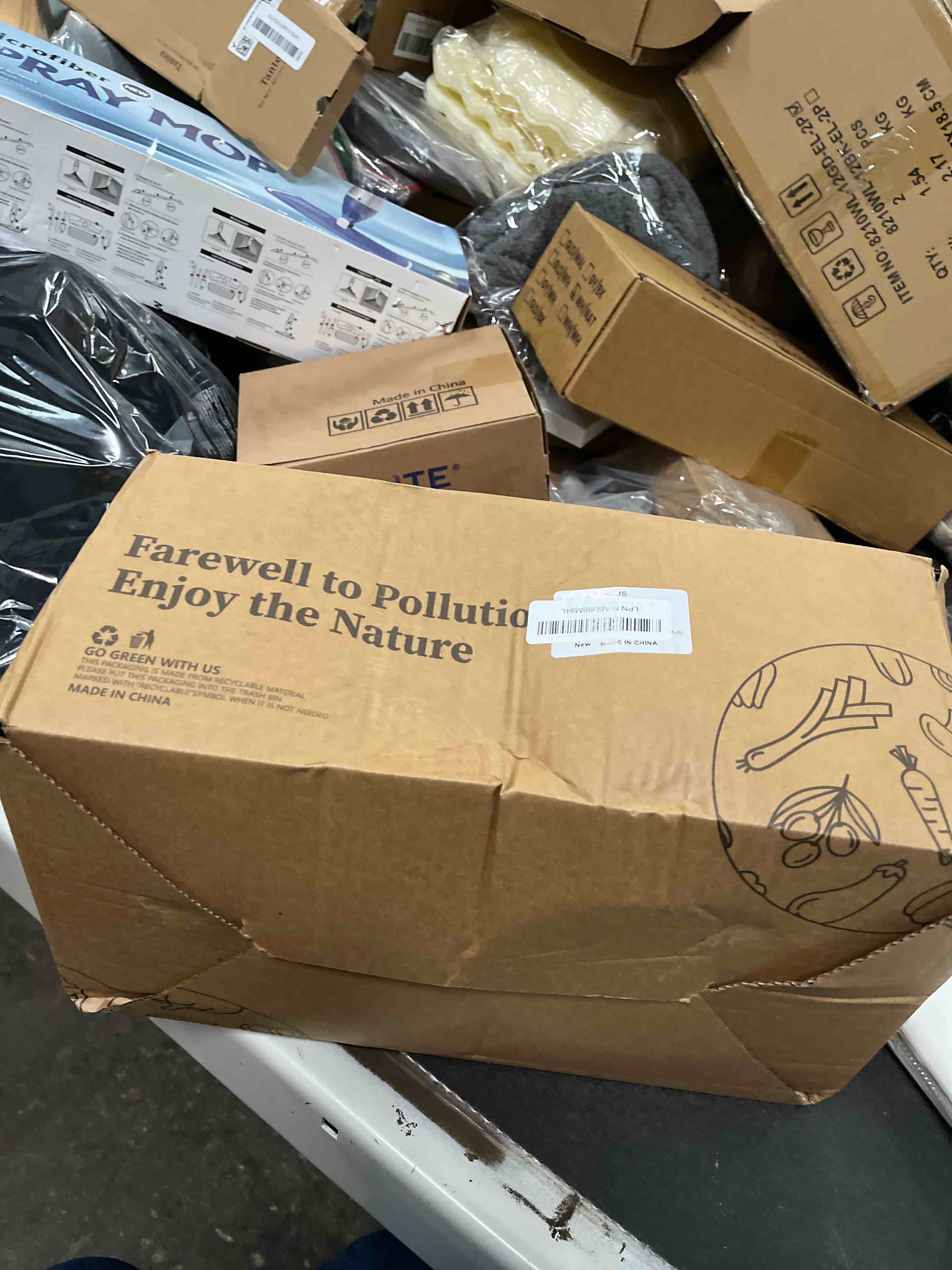 Condition photo showing Good Condition for Homienly 40-Piece Premium Wheat Straw Dinnerware Sets, Service for 8, Unbreakable Plates and Bowls Set - Cups Sets, Dinner Plates, Bowls for Kitchen,Dishwasher and Microwave Safe Dishes Set - Multi 40 PCS Multicolor