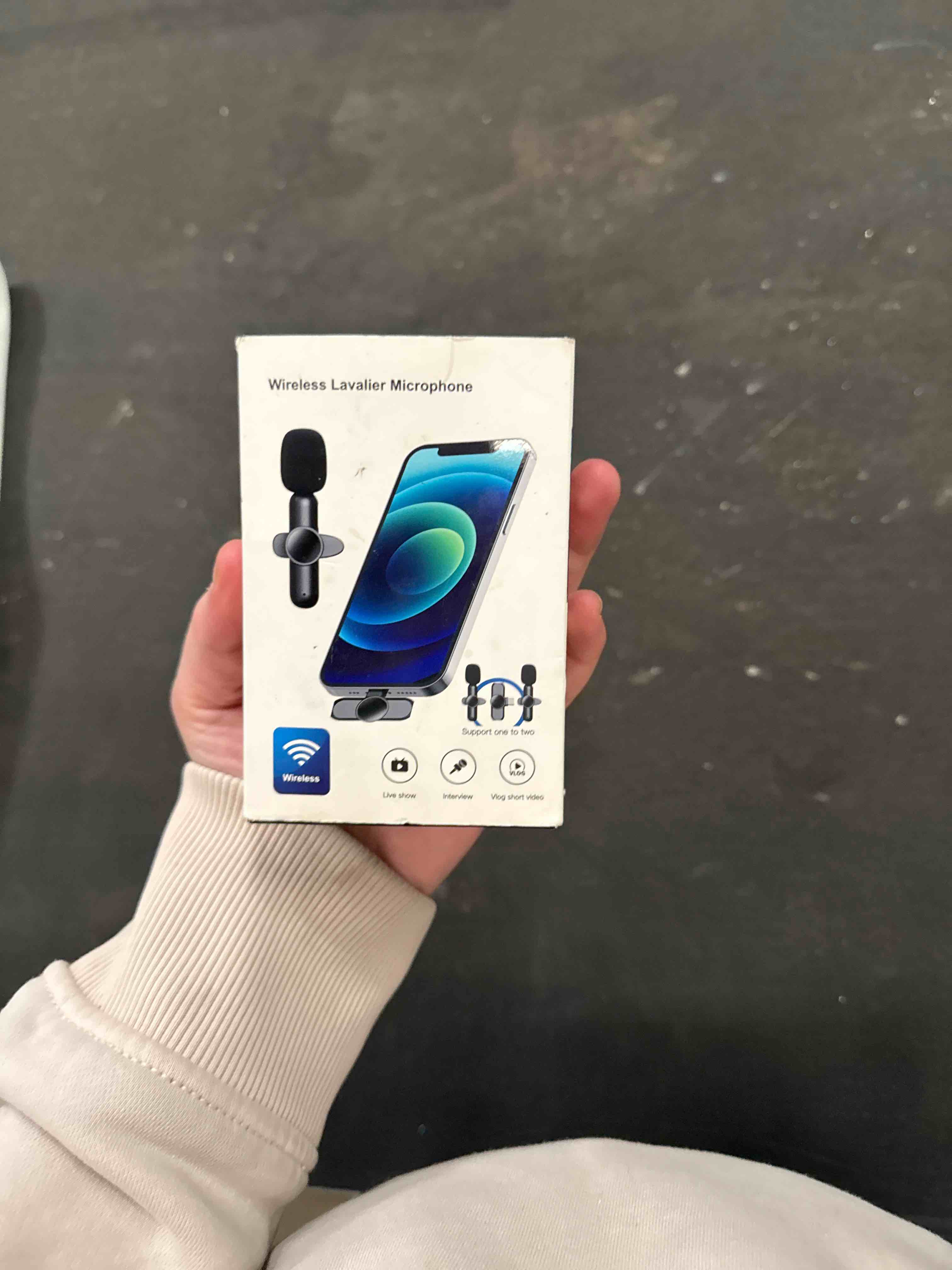 Condition photo showing Good Condition for USB C Lavalier Microphone Wireless Mini Mic for Type-C Android Phone/Tablet/PC Video Recording Clip-on Mics with Rotatable Clip&Denoise Recording, Ideal for Vlog Tiktok Youtube Podcast Content Creator Black Mic for USB C