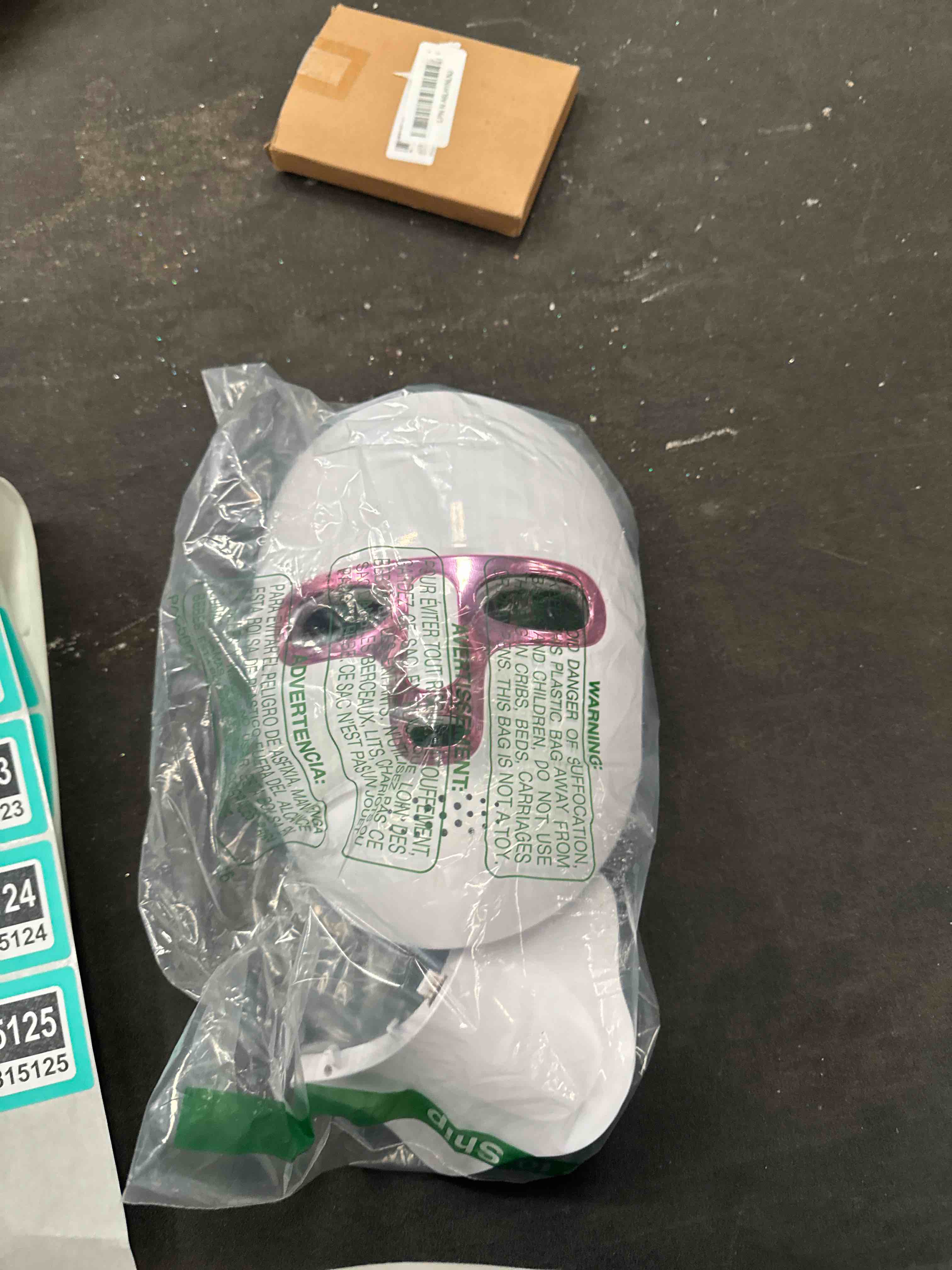 Condition photo showing Good Condition for Red Light Therapy Mask for Face & Neck, LED Face Light Therapy, Portable Skincare Set Suitable for At-Home and Travel Skincare, Brightens Skin Tone and Revitalizes Skin White