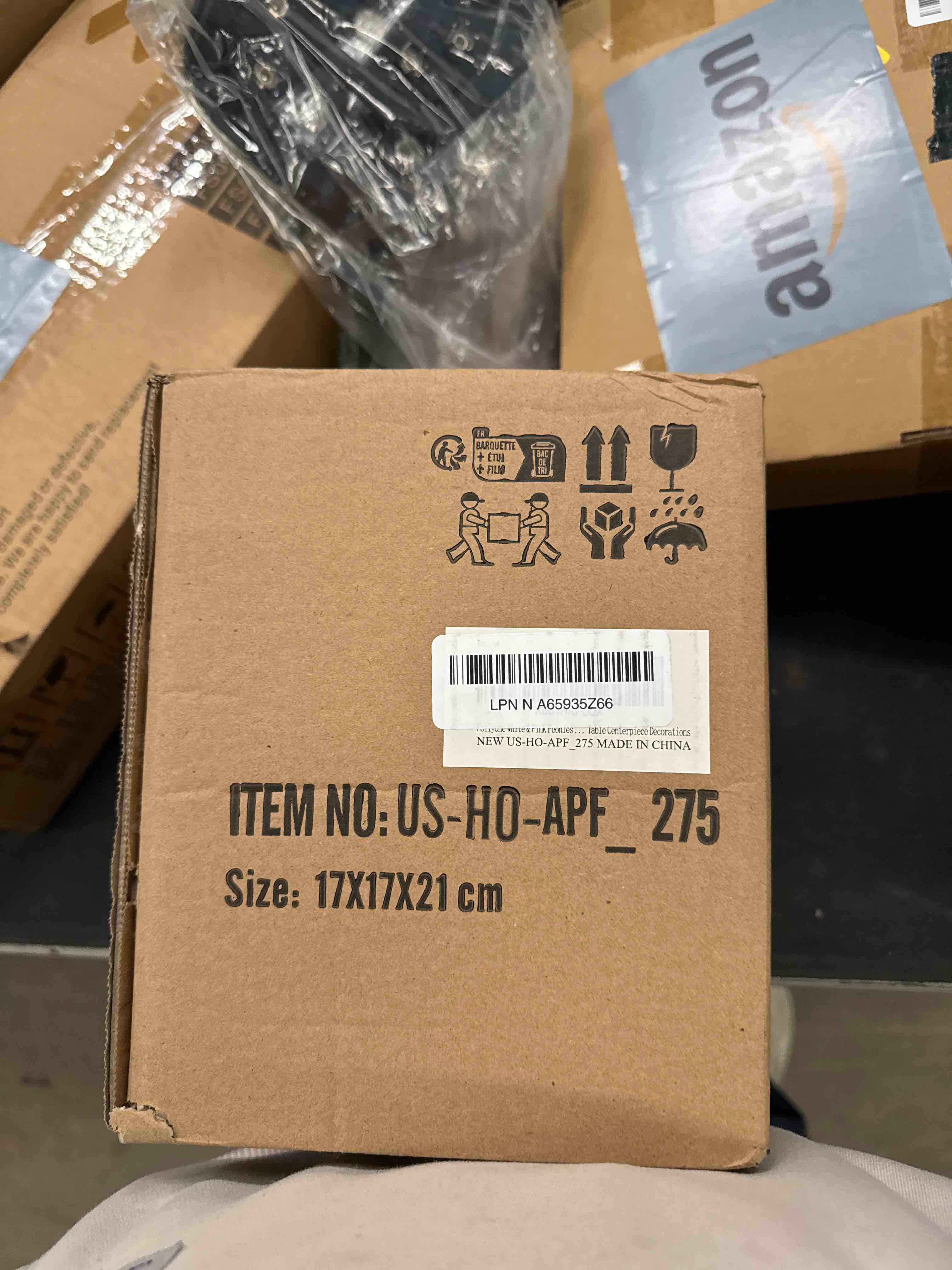 Condition photo showing Good Condition for Hollyone Pink Peonies Roses Artificial Flowers in Vase Round Gift Boxes with Fake Flowers Arrangements Faux Flowers Floral in Box Vase for Her Mothers' Day Valentine's Day Christmas Birthday Gift