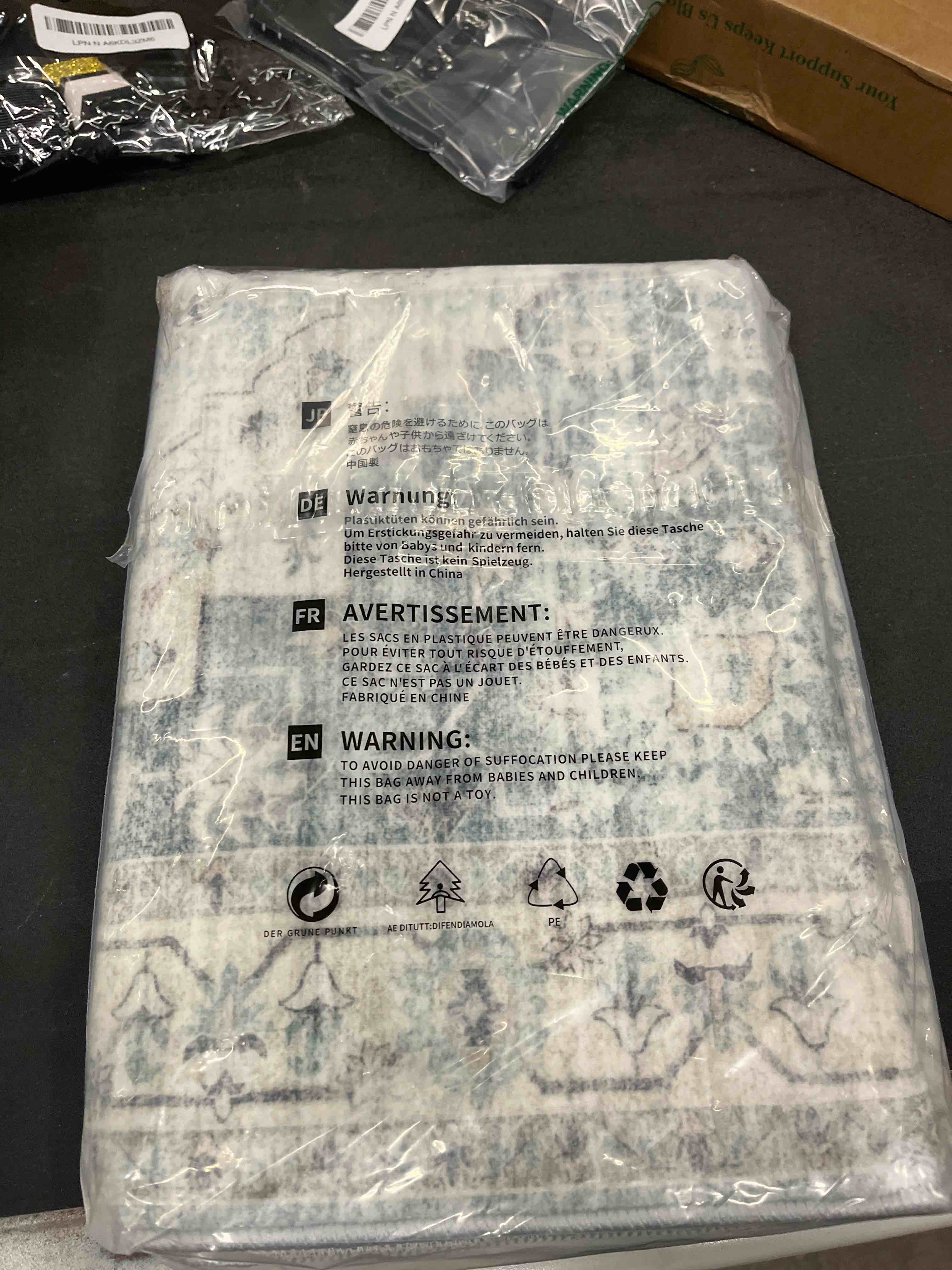 Condition photo showing Good Condition for LIVEBOX Washable Rug 2x3 Kitchen Mats for Floor Entryway, Non Slip Front Door Mat for Bathroom Hallway, Boho Low-Pile Small Carpet Farmhouse Throw Indoor Rugs for Bath Sink, Sage Green 2'x3' Sage Green