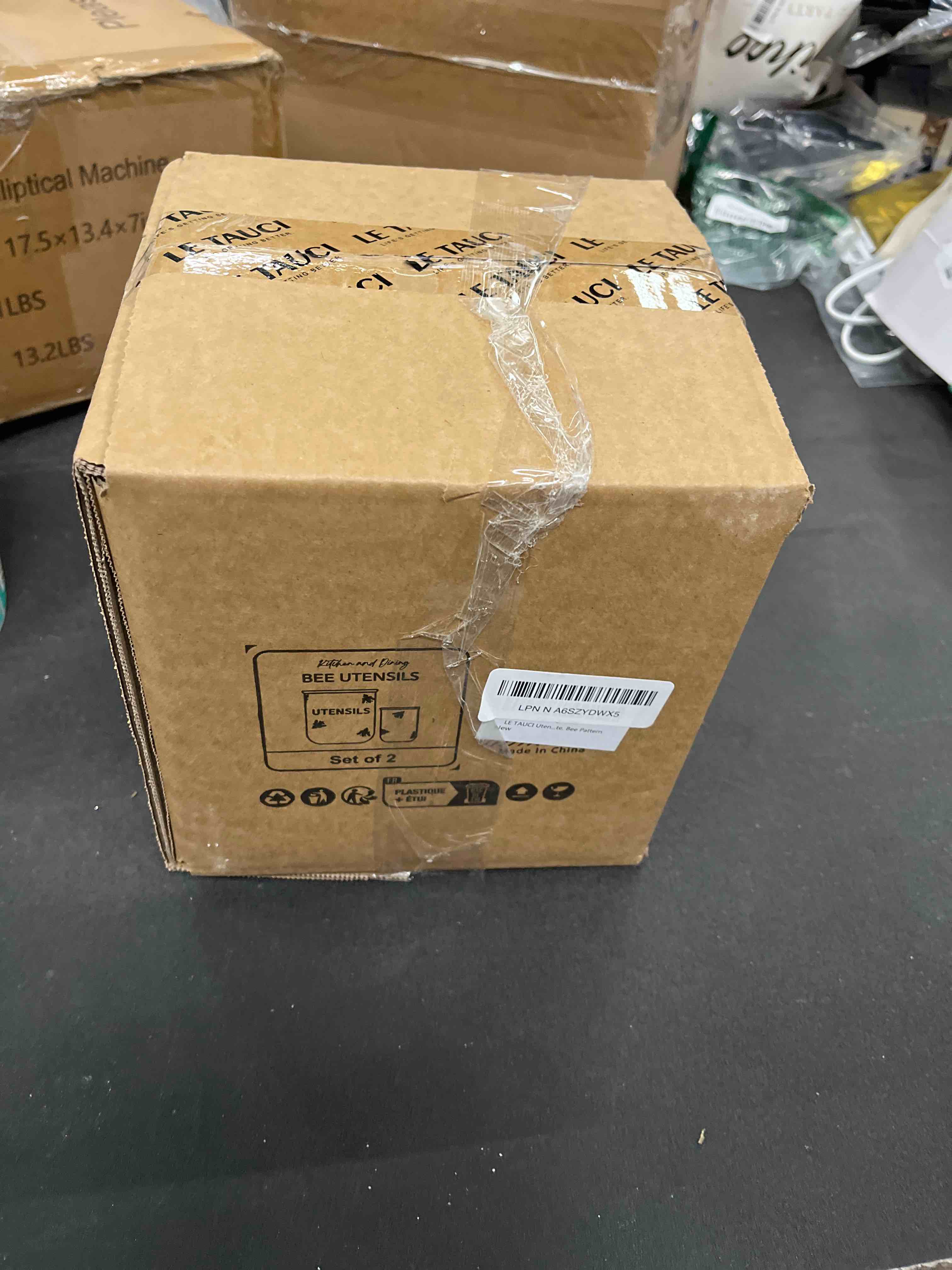 Condition photo showing Good Condition for LE TAUCI Utensil Holder, 6.9"+5.3" Ceramic Kitchen Utensil Holder for Countertop - Embossed Utensil Organizer for Spatula & Spoon, Cooking Utensil Crock Set of 2, Arctic White, Bee Design