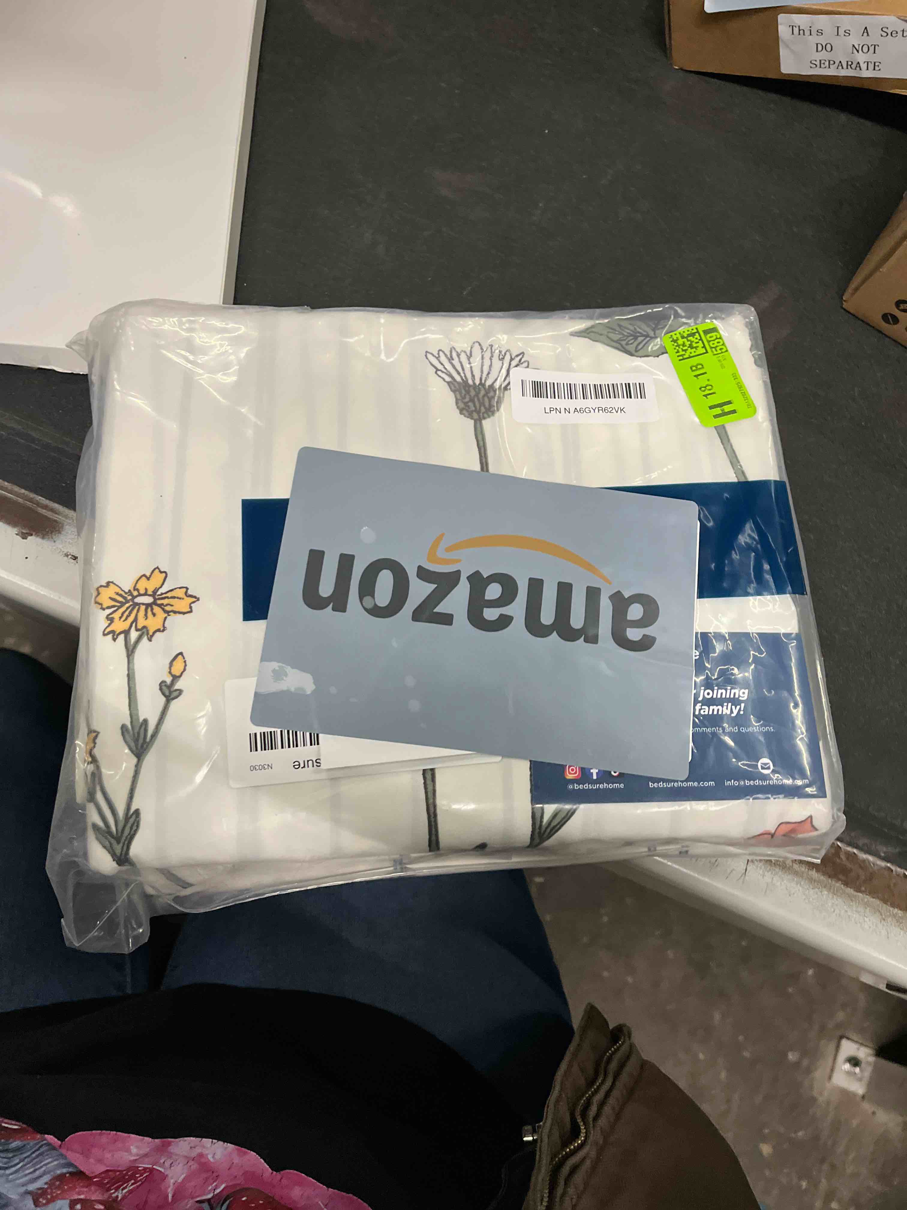 Condition photo showing Good Condition for Bedsure Duvet Cover Queen Size - Reversible Cute Floral Duvet Cover Set with Zipper Closure, 3 Pieces White Bedding Set with 8 Corner Ties and 2 Pillow Shams 20"x26" Queen (90" x 90") 03 - Coconut White (No Comforter)