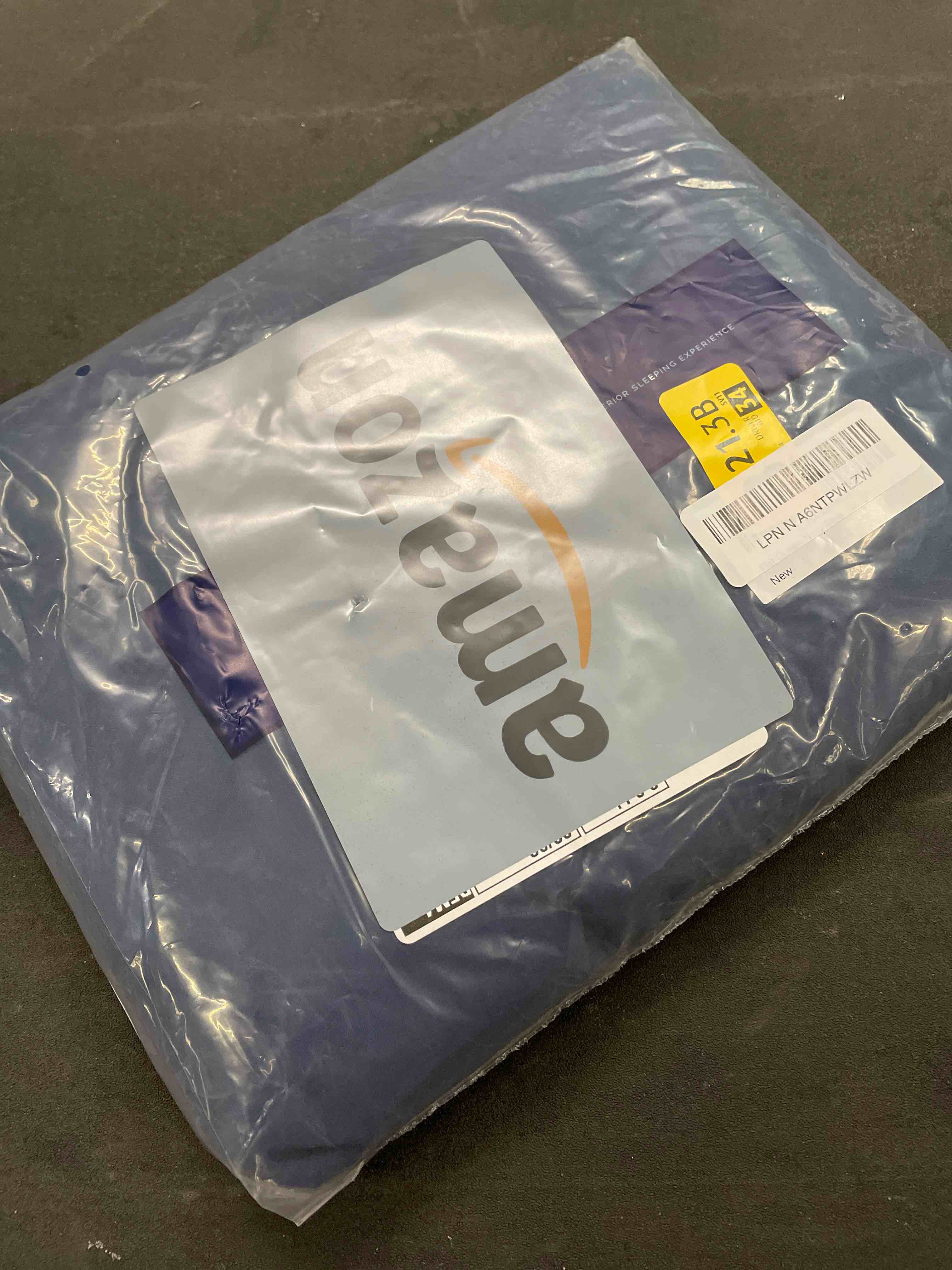 Condition photo showing Good Condition for Queen Size Flat Sheet - Hotel Quality Top Flat Bed Sheet Only - Ultra-Soft, Breathable & Cooling - Fade & Wrinkle Free - Easy-Care, Stain & Shrink Resistant Bedding - Easy-Fit & Oeko-Tex - Navy Blue Queen 1-Pack 18 - Navy Blue