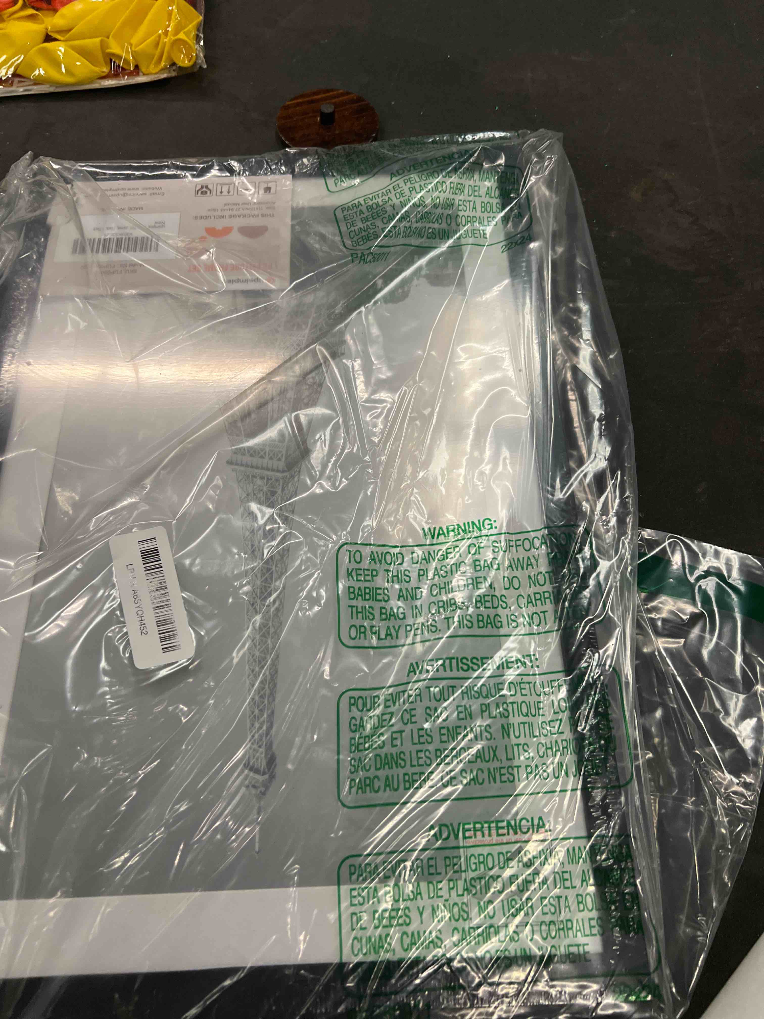 Condition photo showing Good Condition for upsimples 11x17 Picture Frame, Display Pictures 9x15 with Mat or 11 x 17 Without, Wall Hanging Poster Frames, Black, 1 Pack Black 11x17