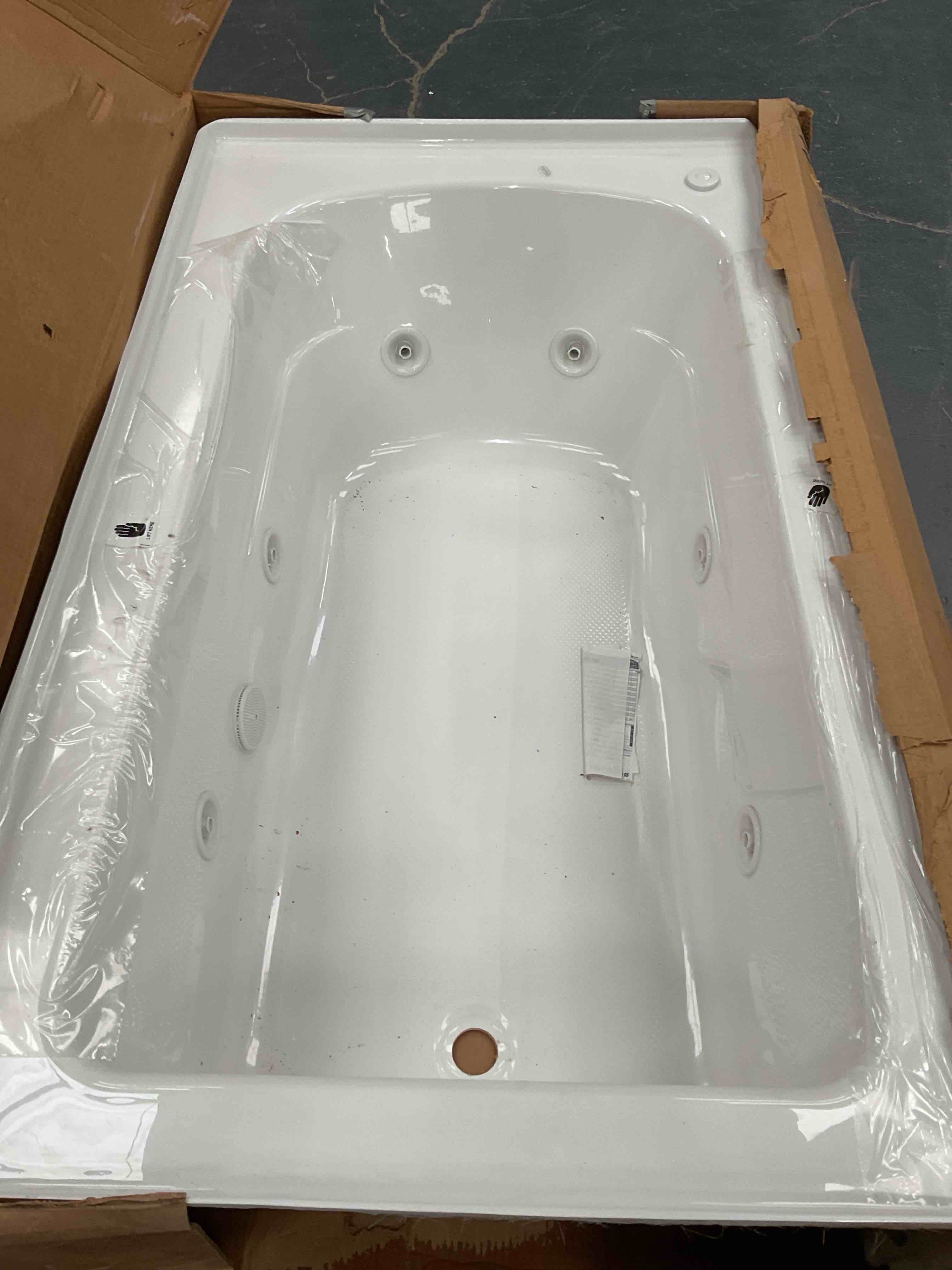 Condition photo showing Good Condition for white jacuzzi tub