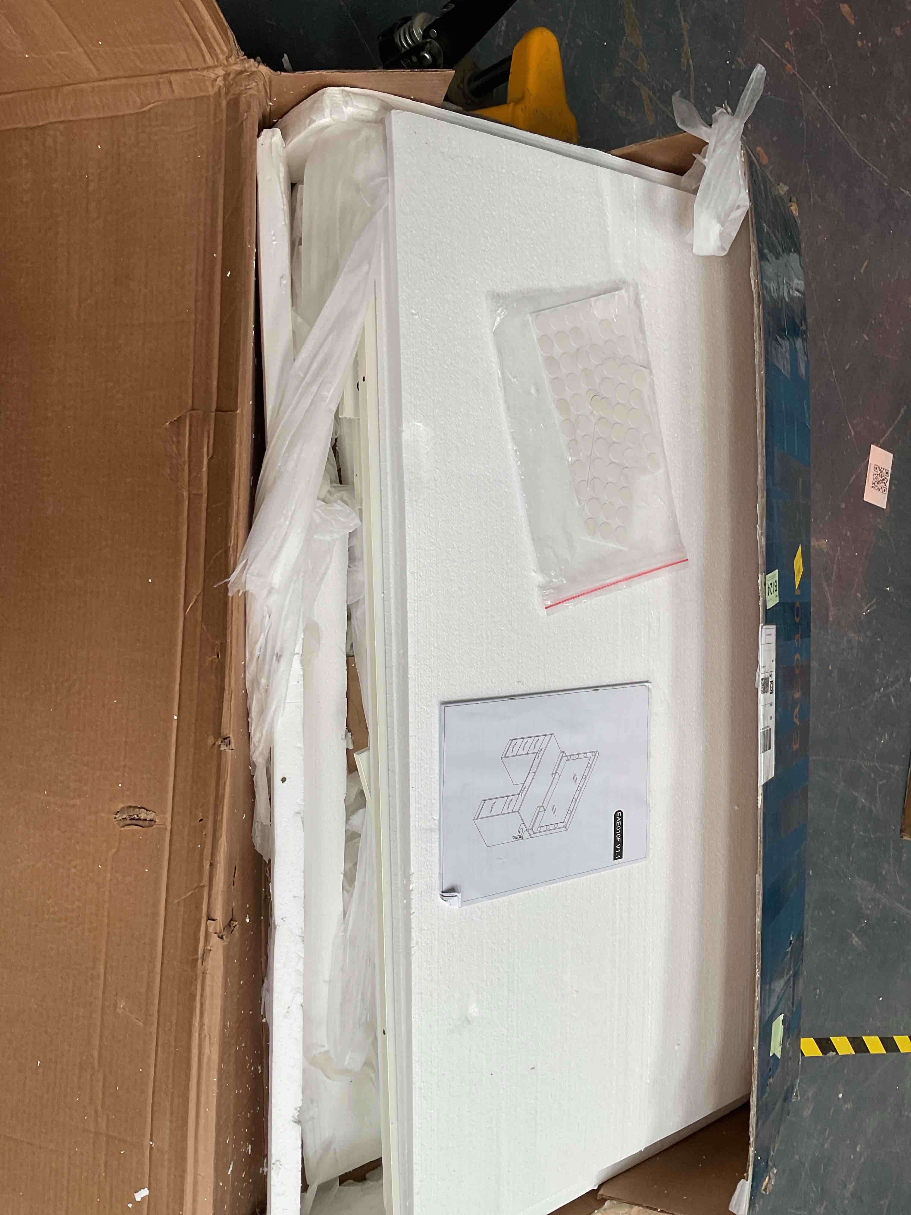 Condition photo showing Good Condition for vanity desk