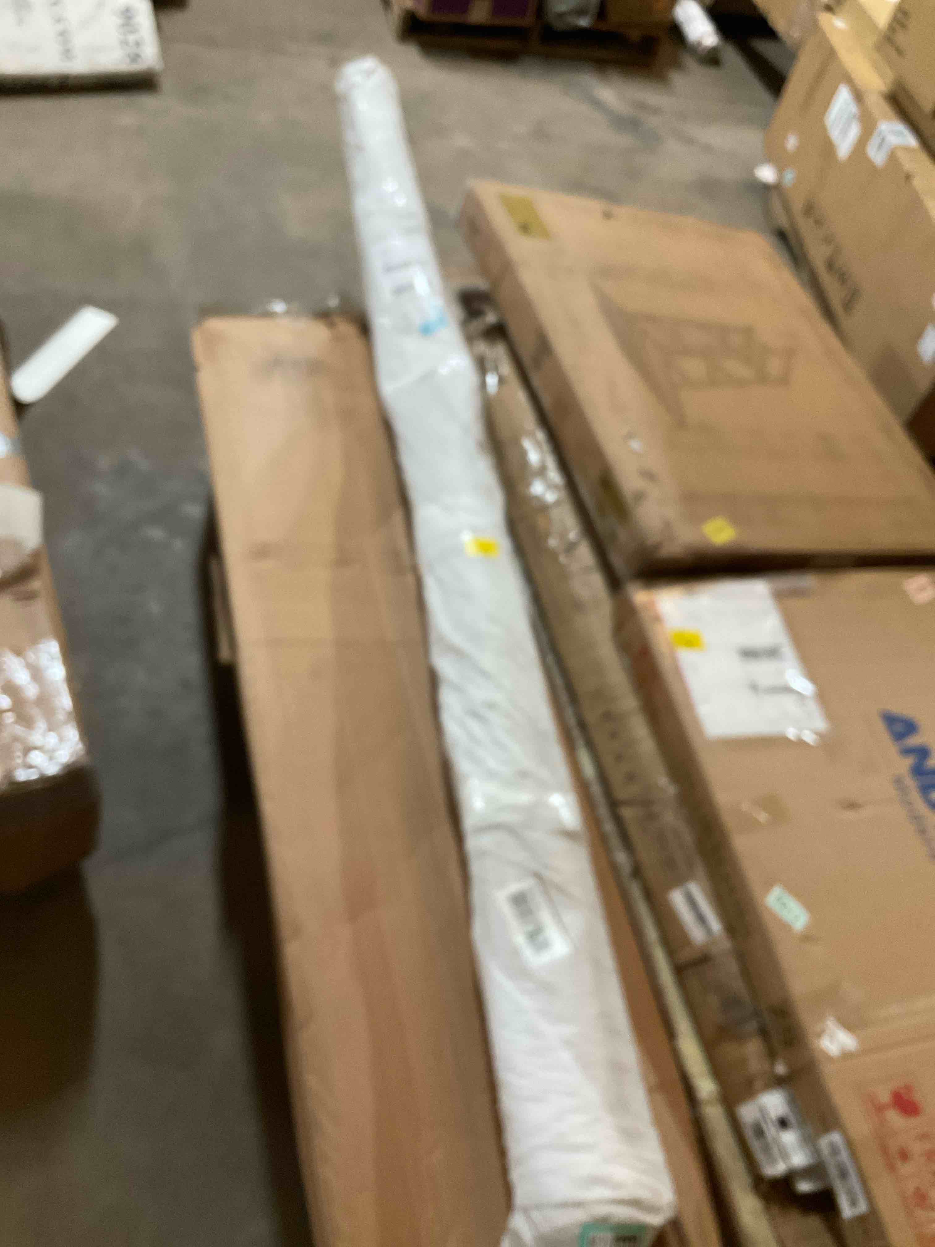 Condition photo showing Good Condition for Elyjah Modern Abstract Marble Design Gray Area Rug