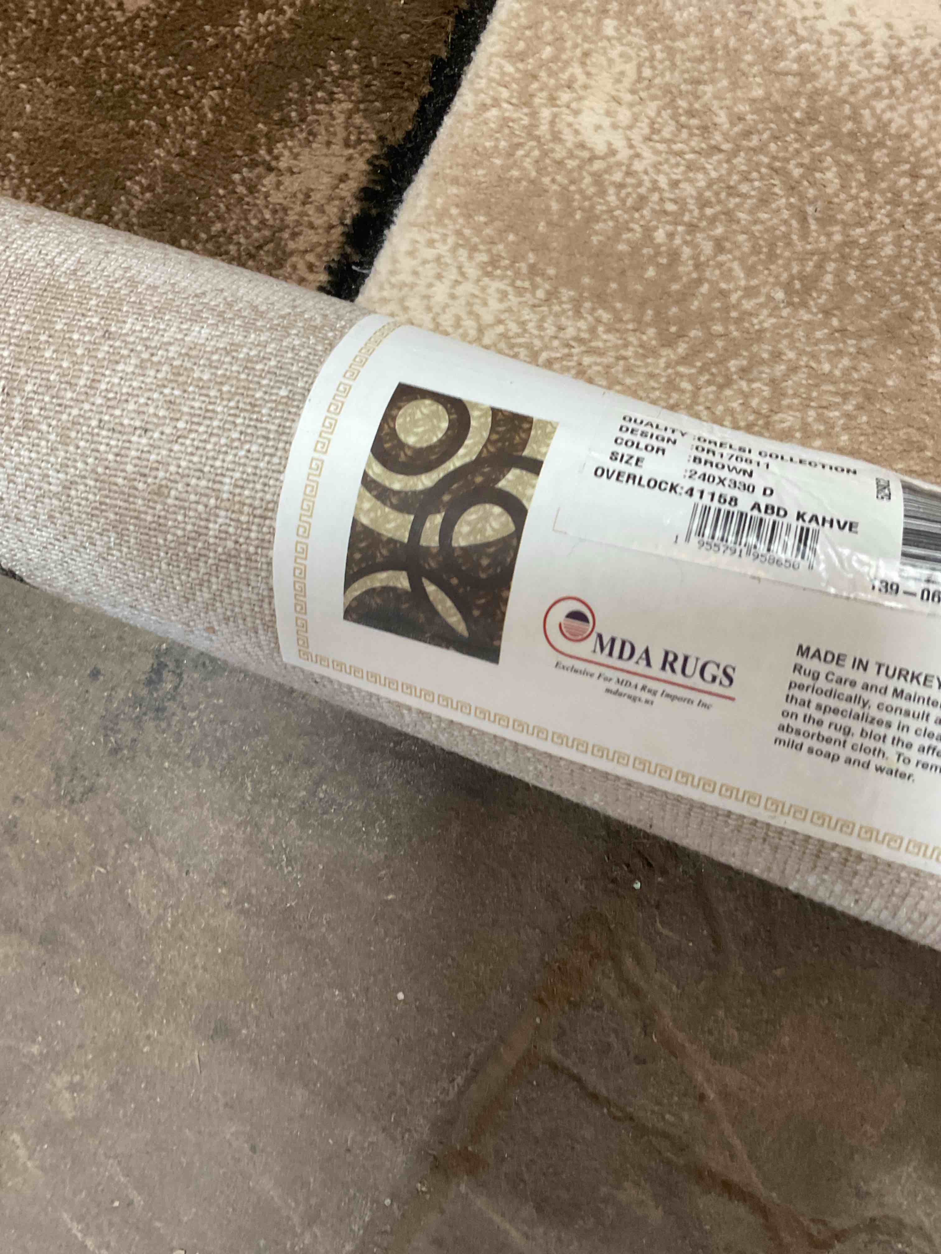 Condition photo showing Good Condition for 240” x 330” Brown and Tan Swirled Rug