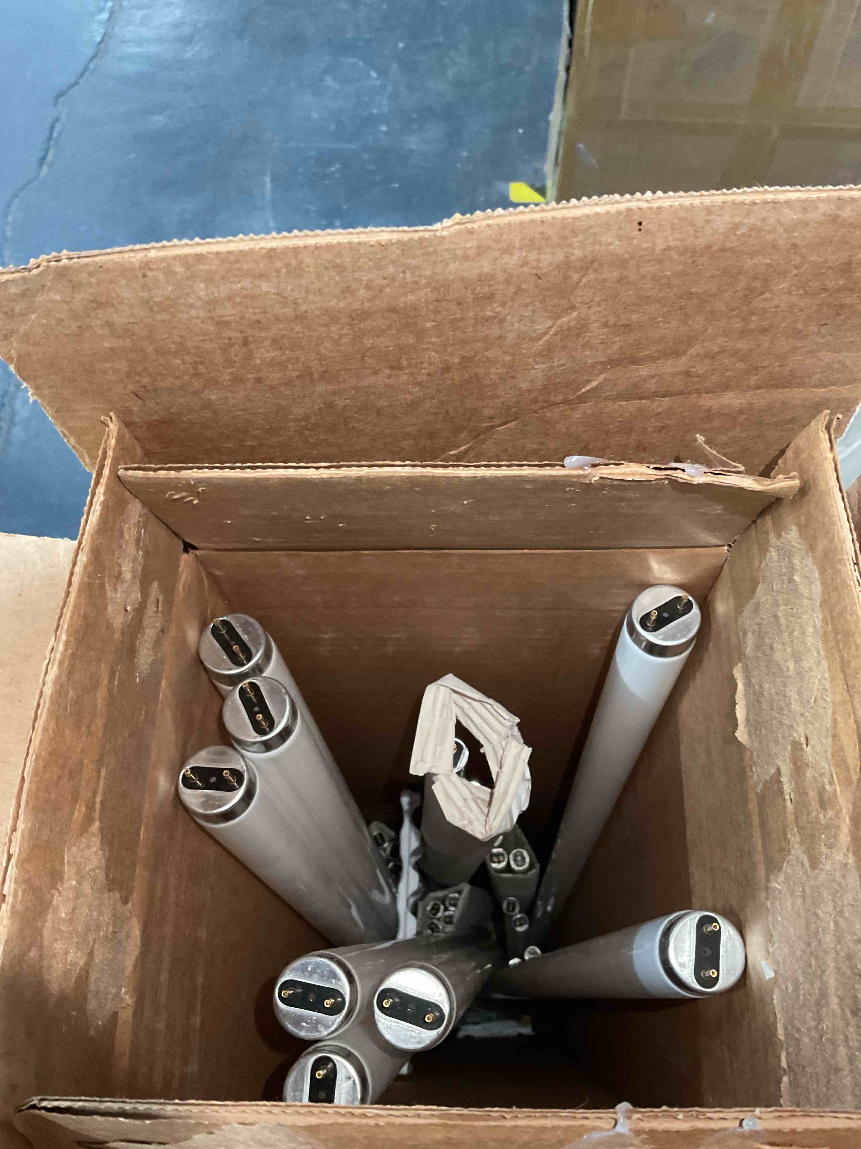 Condition photo showing Good Condition for Box of Multiple Fluorescent  Lights