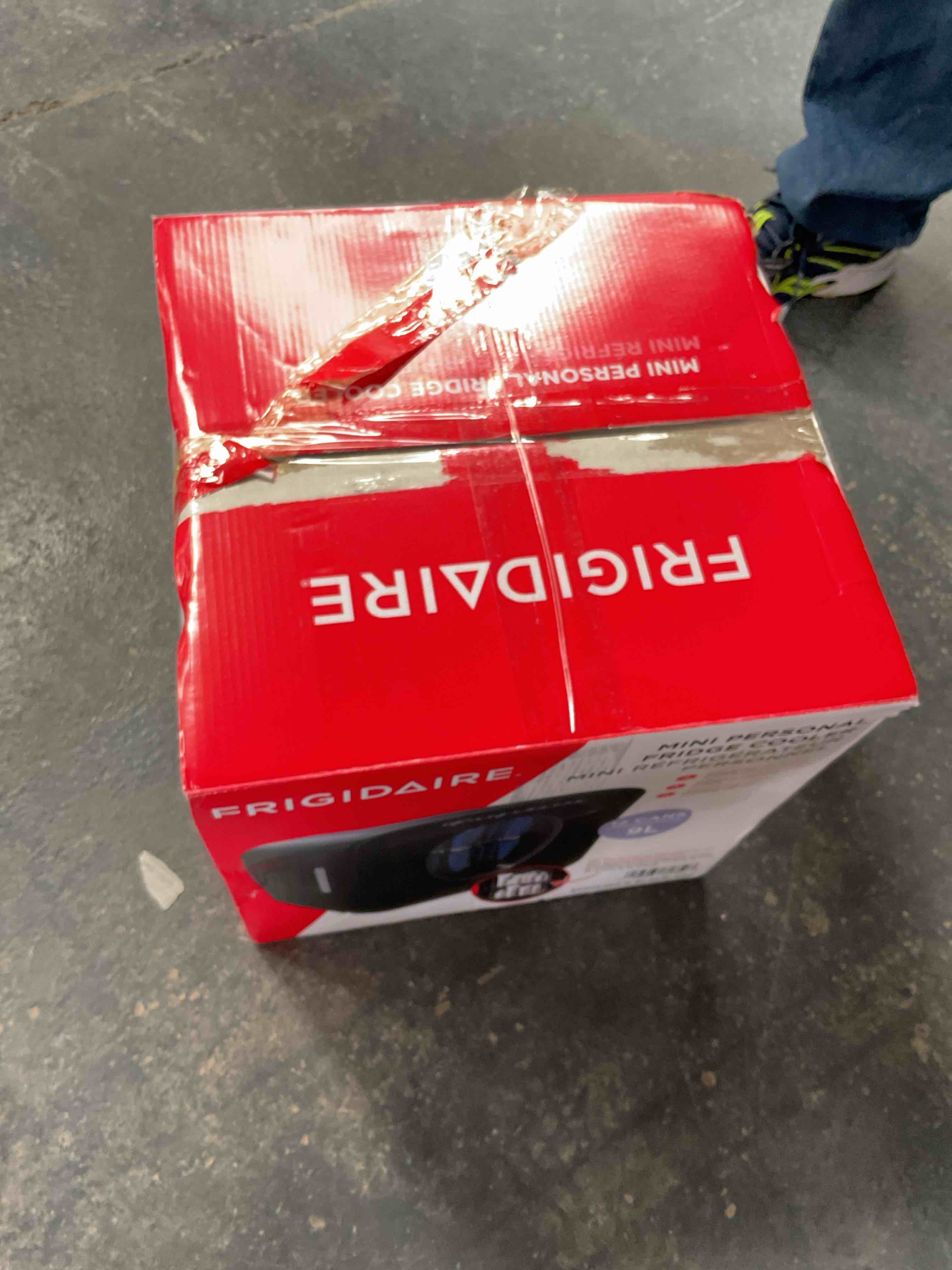 Condition photo showing Good Condition for Frigidaire Mini Personal 12 Can Fridge Cooler