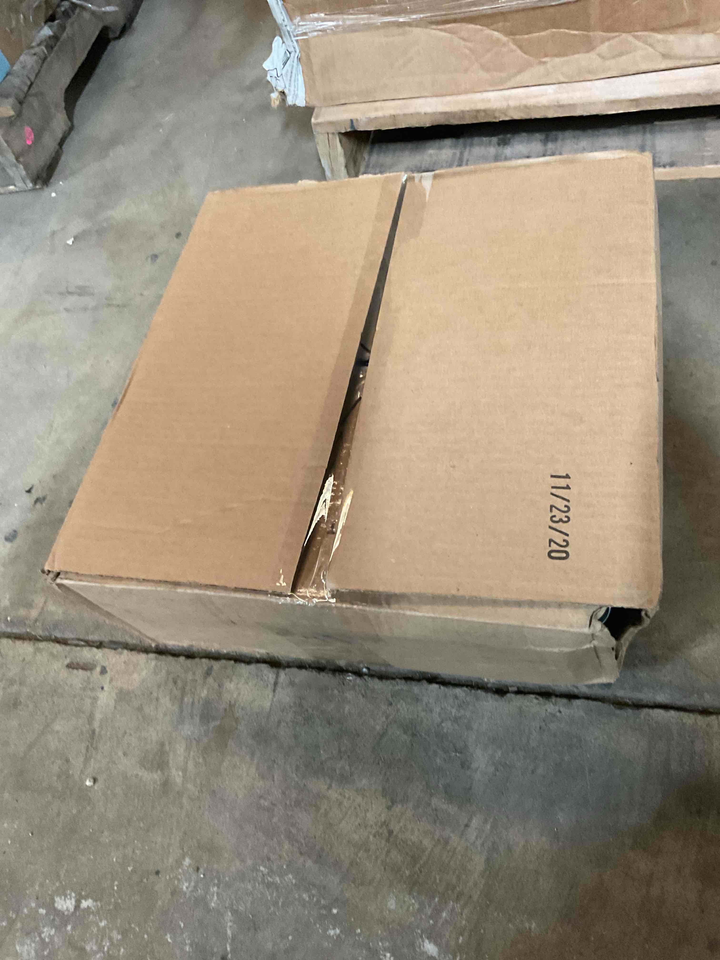 Condition photo showing Good Condition for HENG’s 14” RV Roof Vent Kit w/ Butyl Tape White