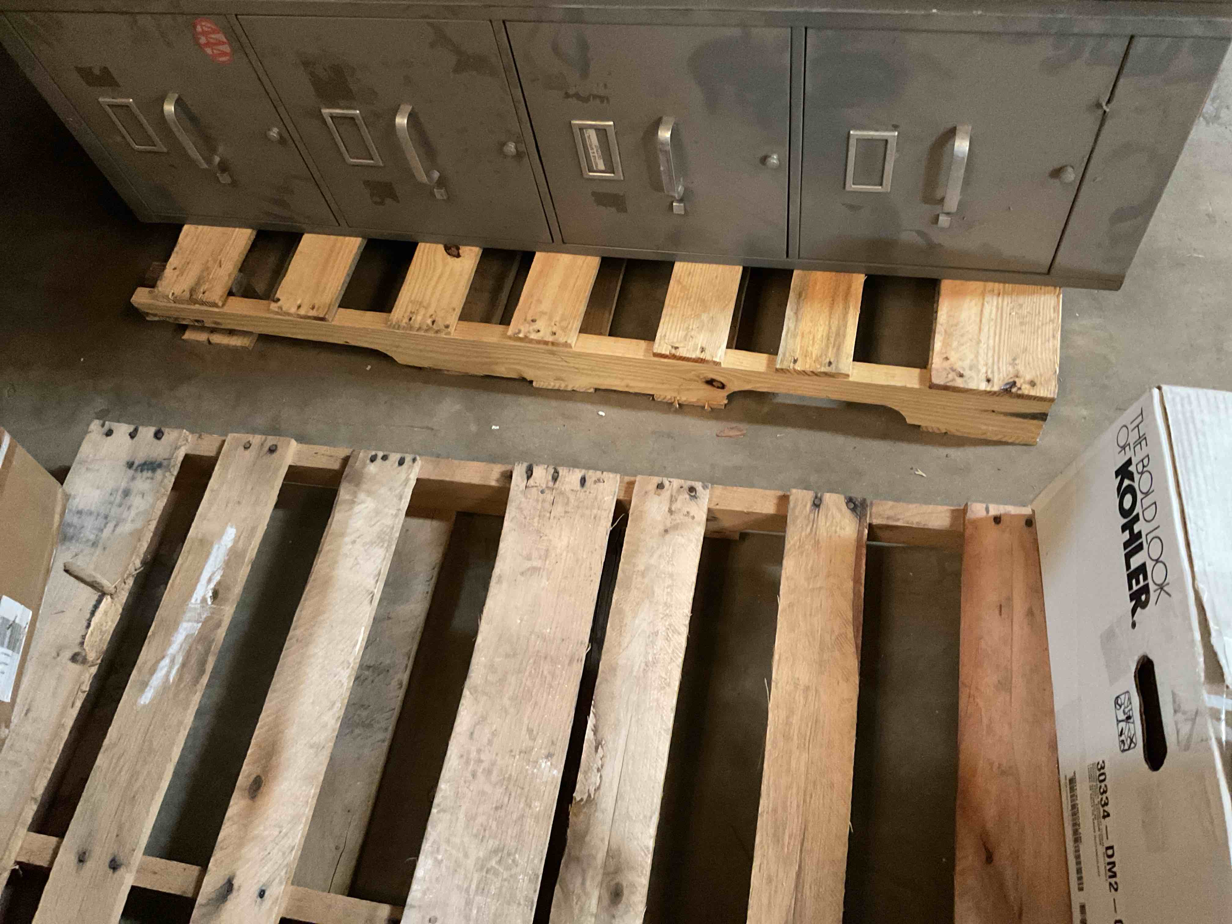 Condition photo showing Good Condition for 4 Drawer Metal Filing Cabinet