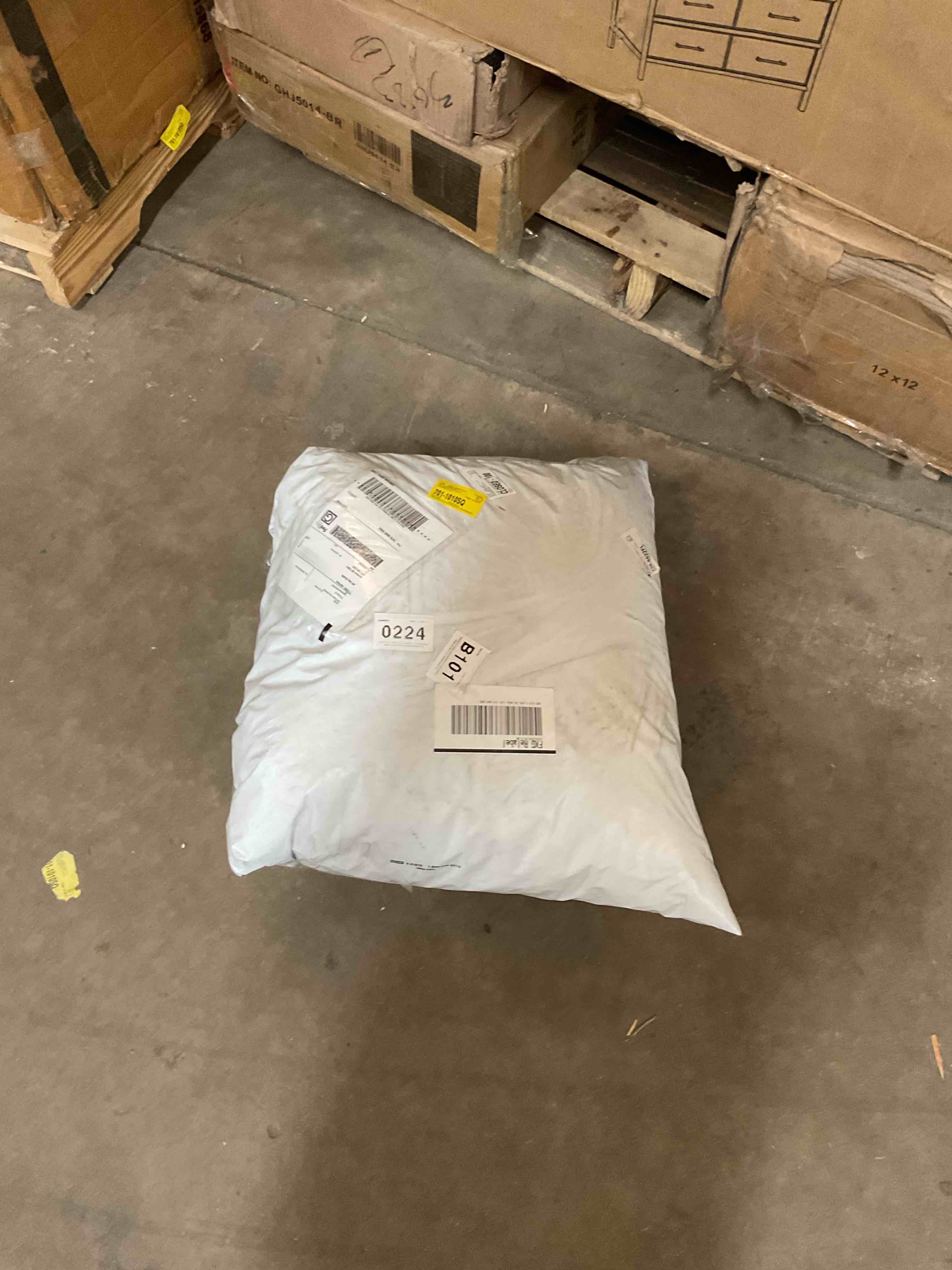 Condition photo showing Good Condition for Geometric Throw Pillow Cover \u0026 Insert