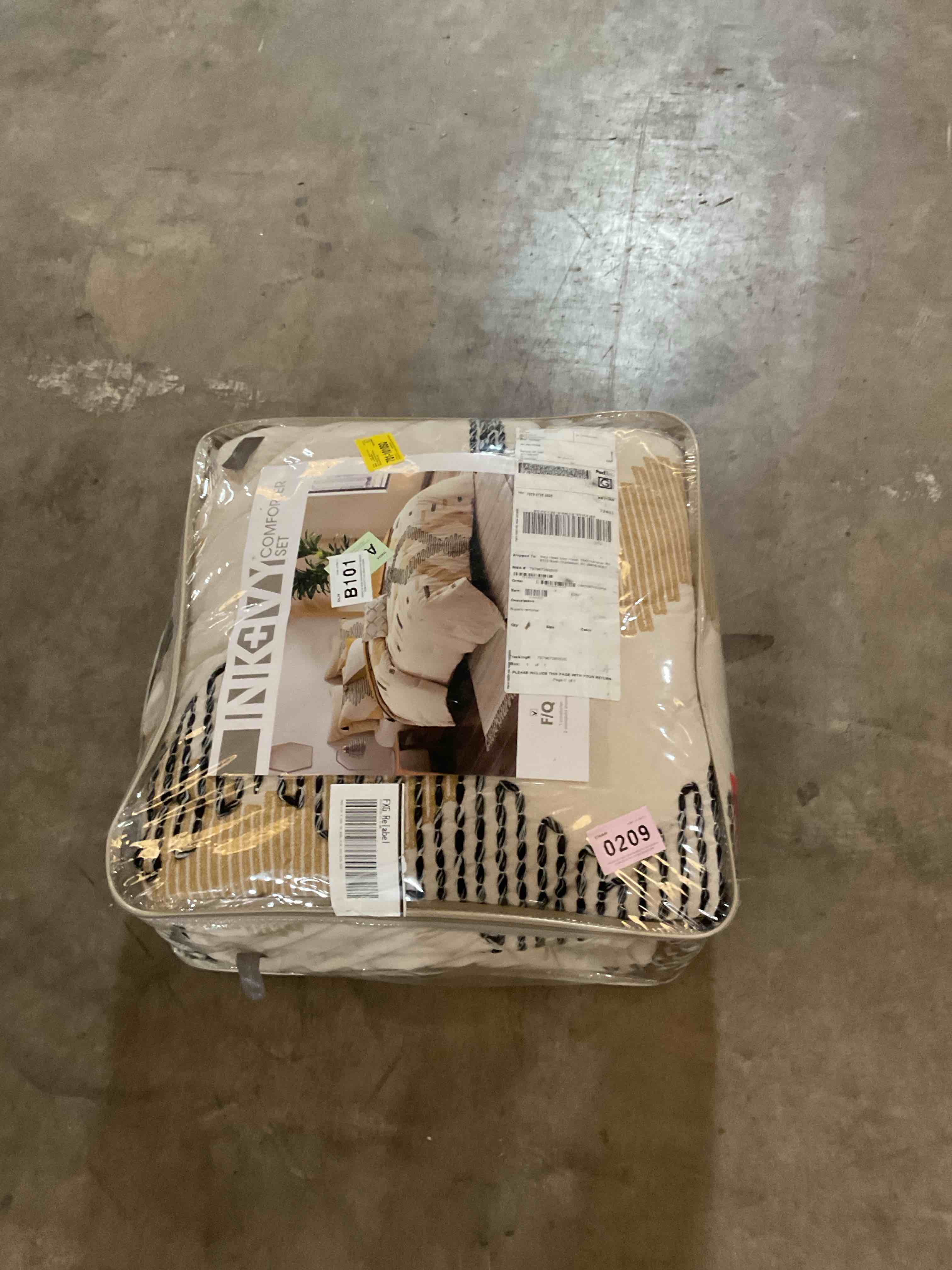 Condition photo showing Good Condition for Arizona 3 Piece Cotton Comforter Set