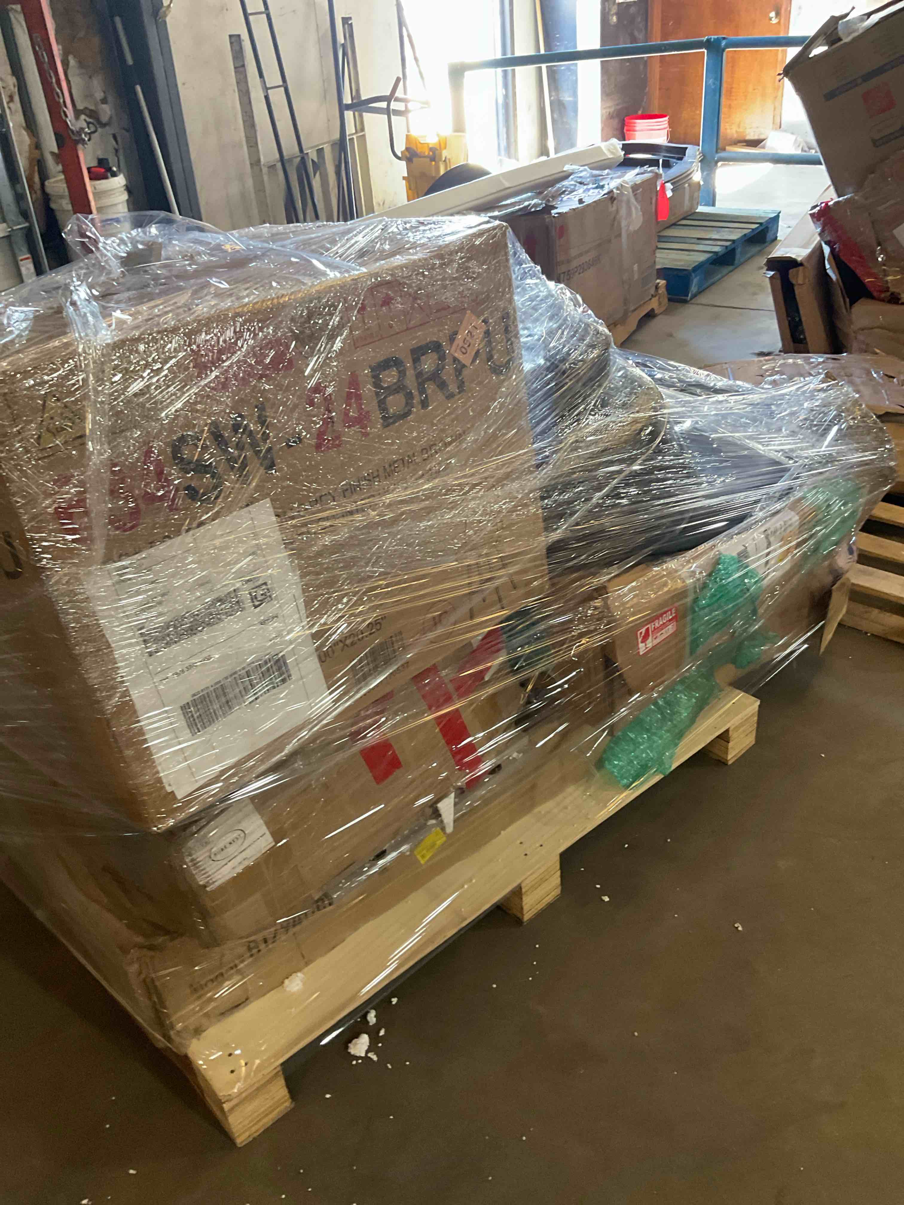 Condition photo showing Good Condition for miscellaneous pallet