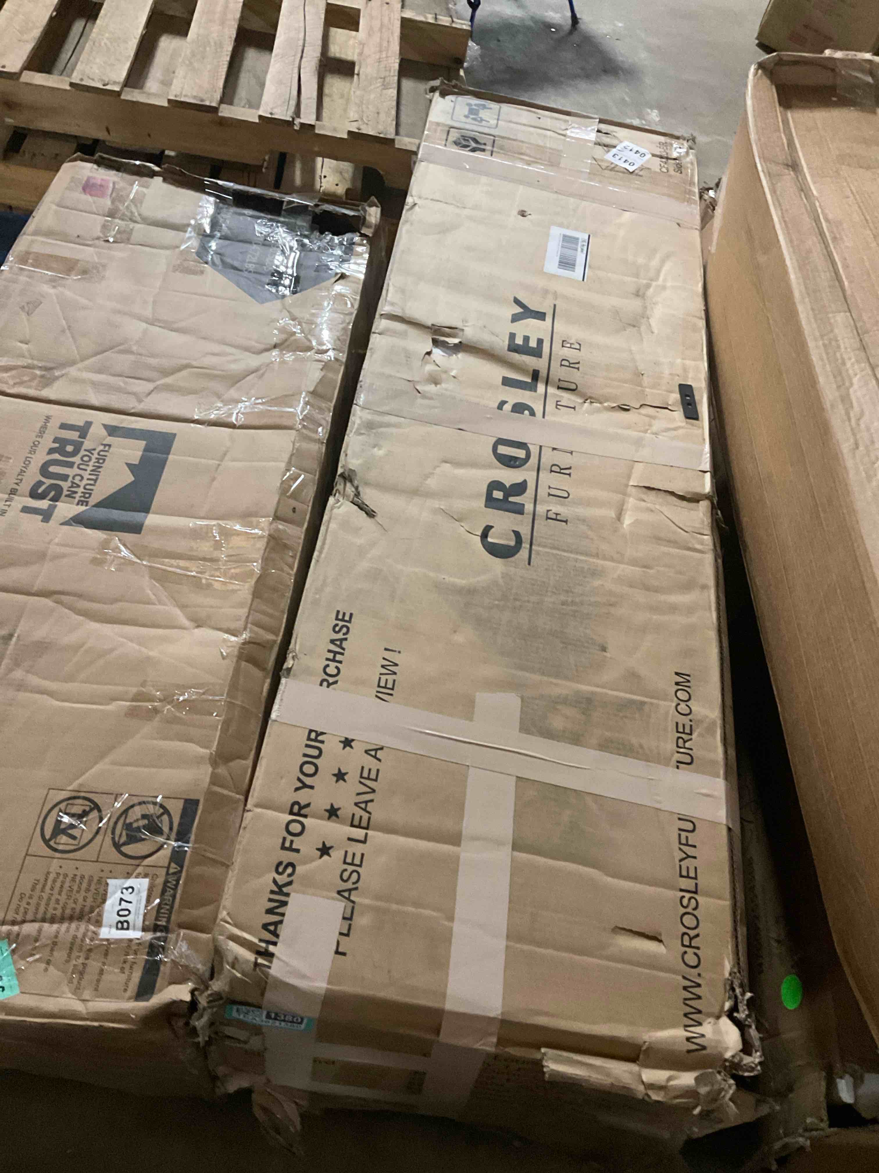 Condition photo showing Good Condition for incomplete amara sideboard