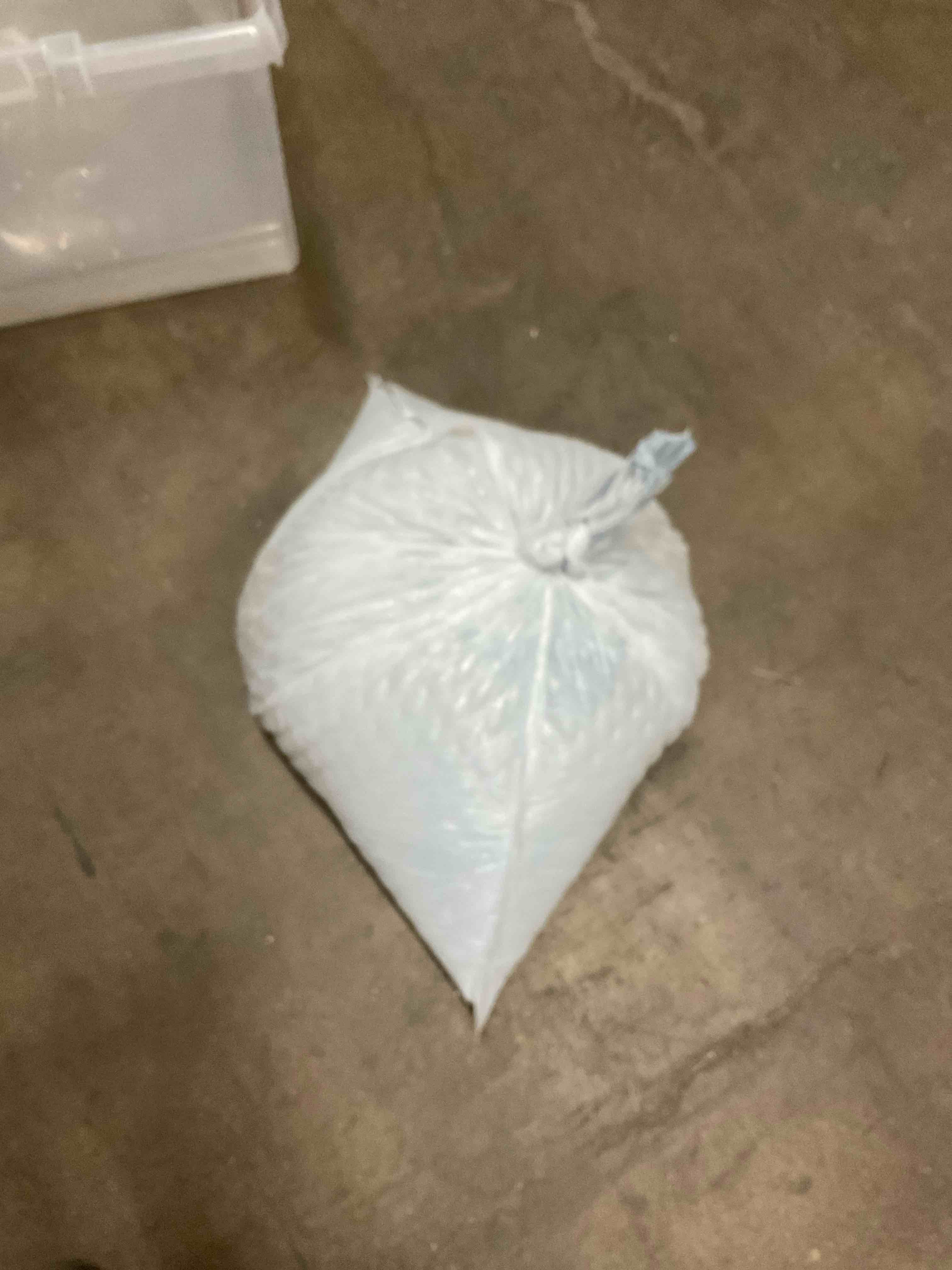 Condition photo showing Good Condition for loose aquarium gravel