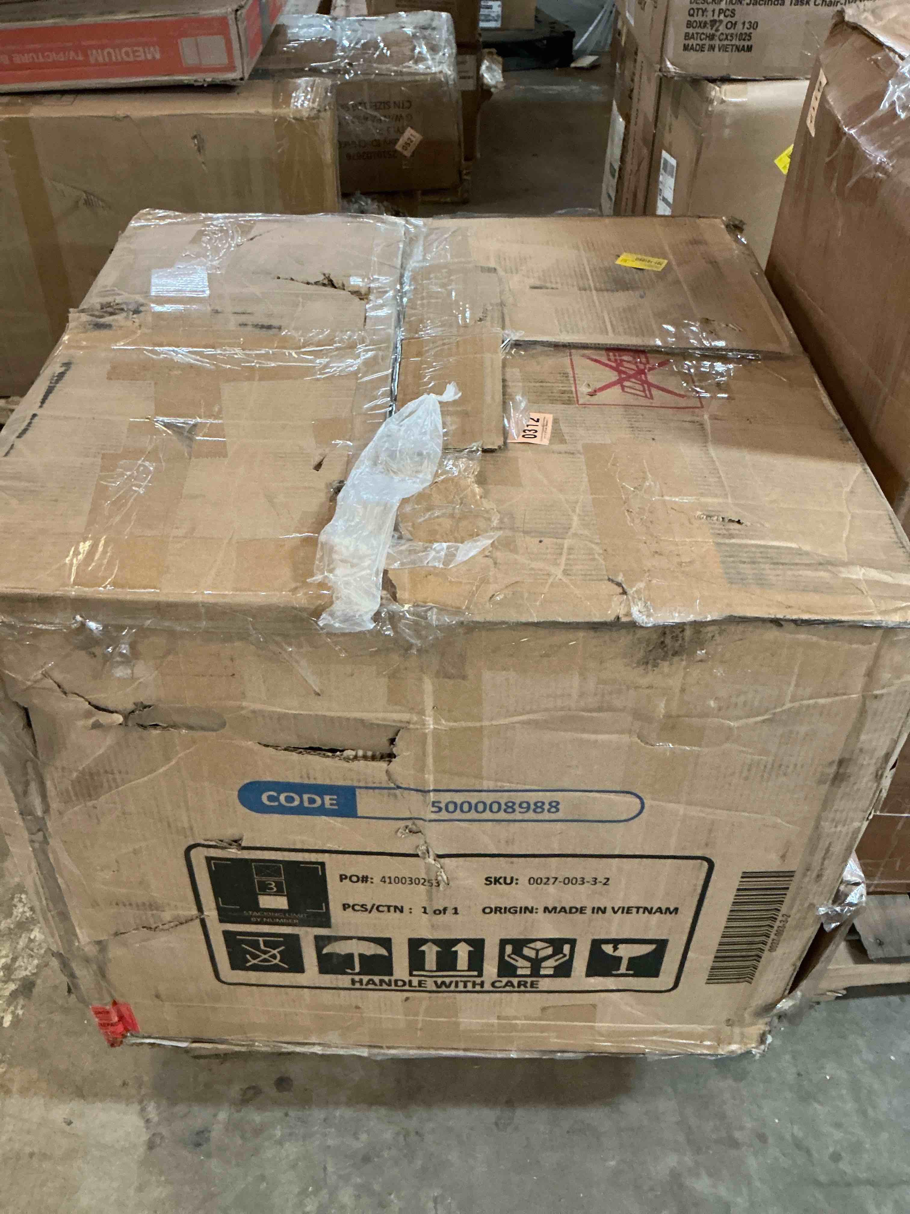 Condition photo showing Good Condition for oversized recliner 