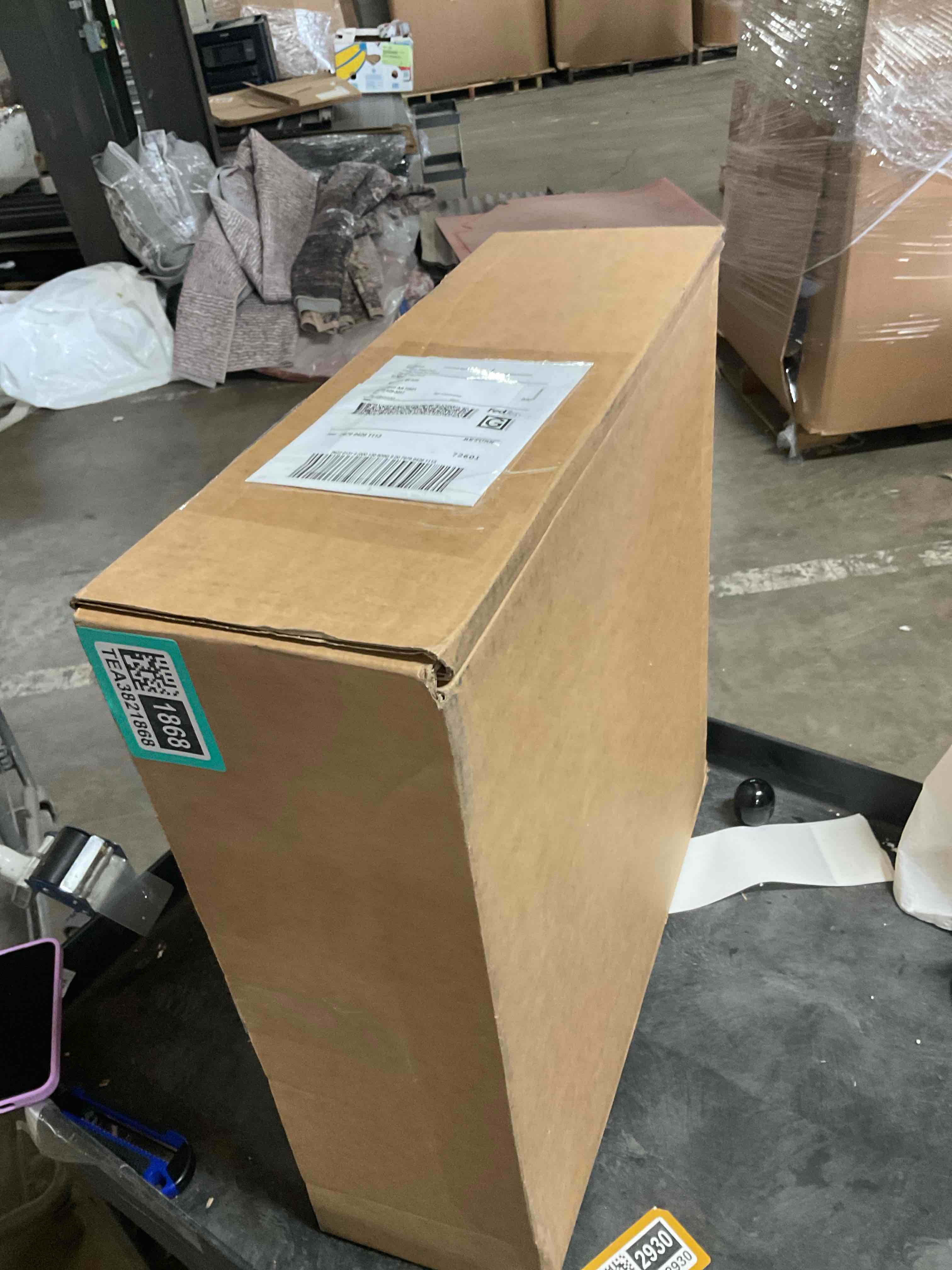 Condition photo showing Good Condition for 22" spring wreath with hydrangeas, heather and viburnum