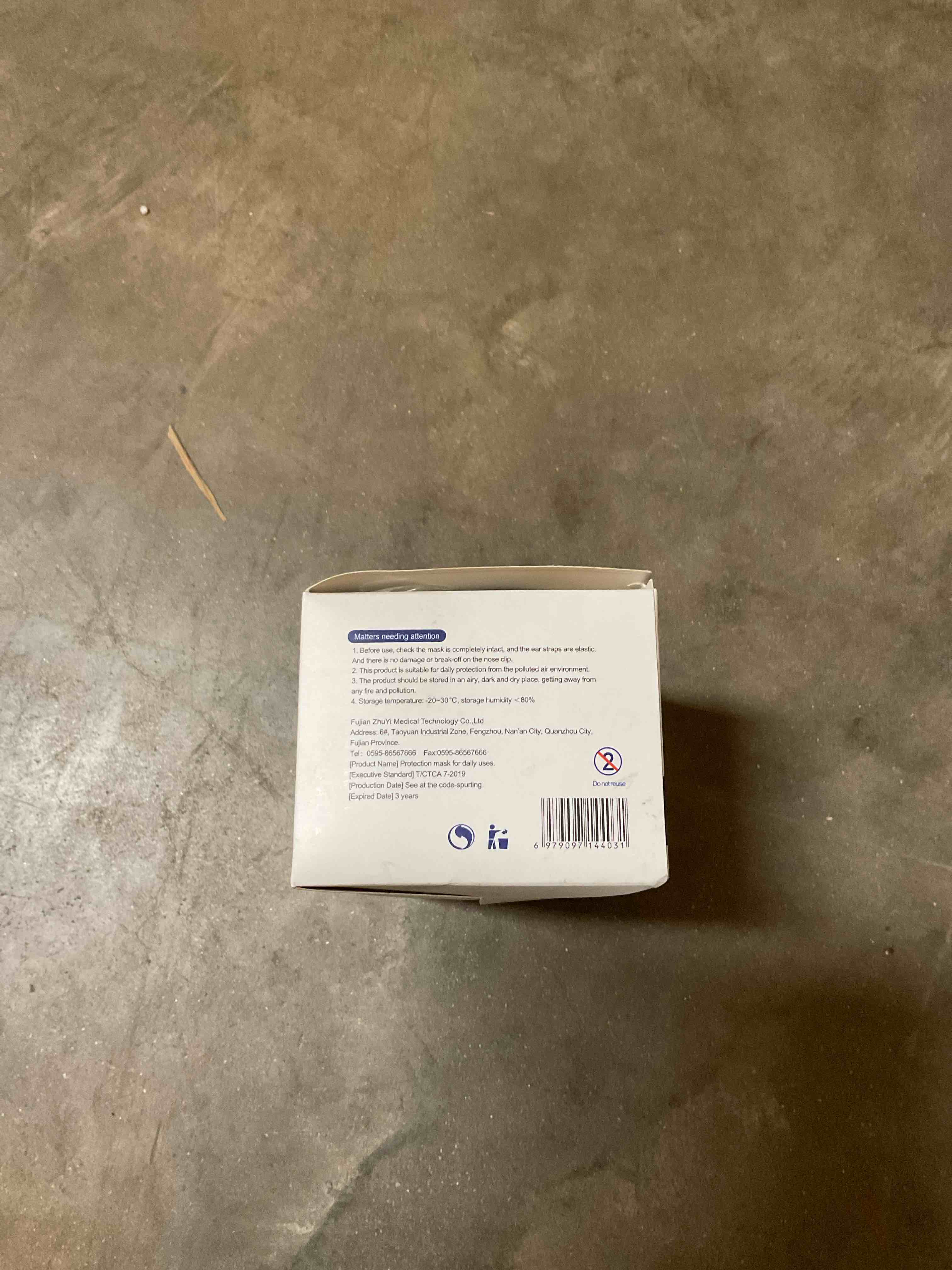 Condition photo showing Good Condition for zhuyi disposable protective masks