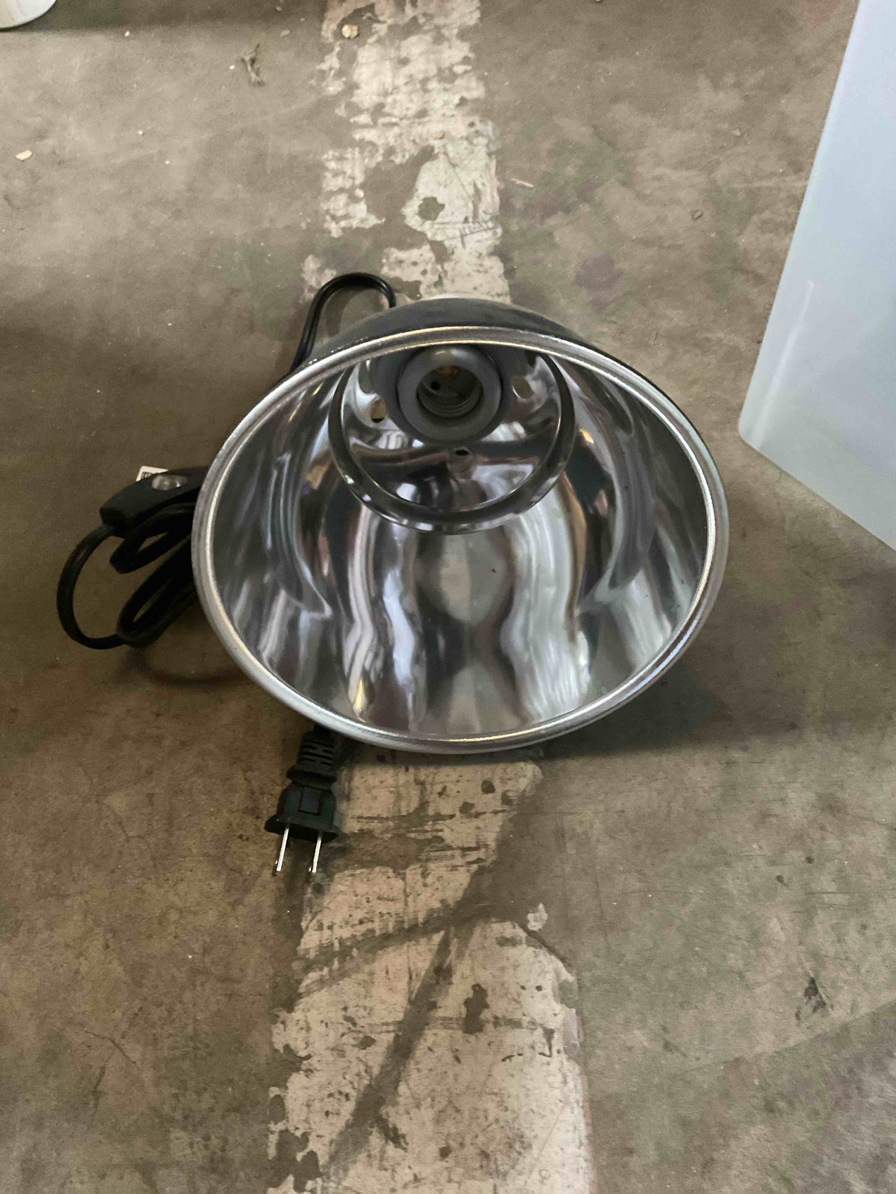 Condition photo showing Good Condition for exoterra light dome