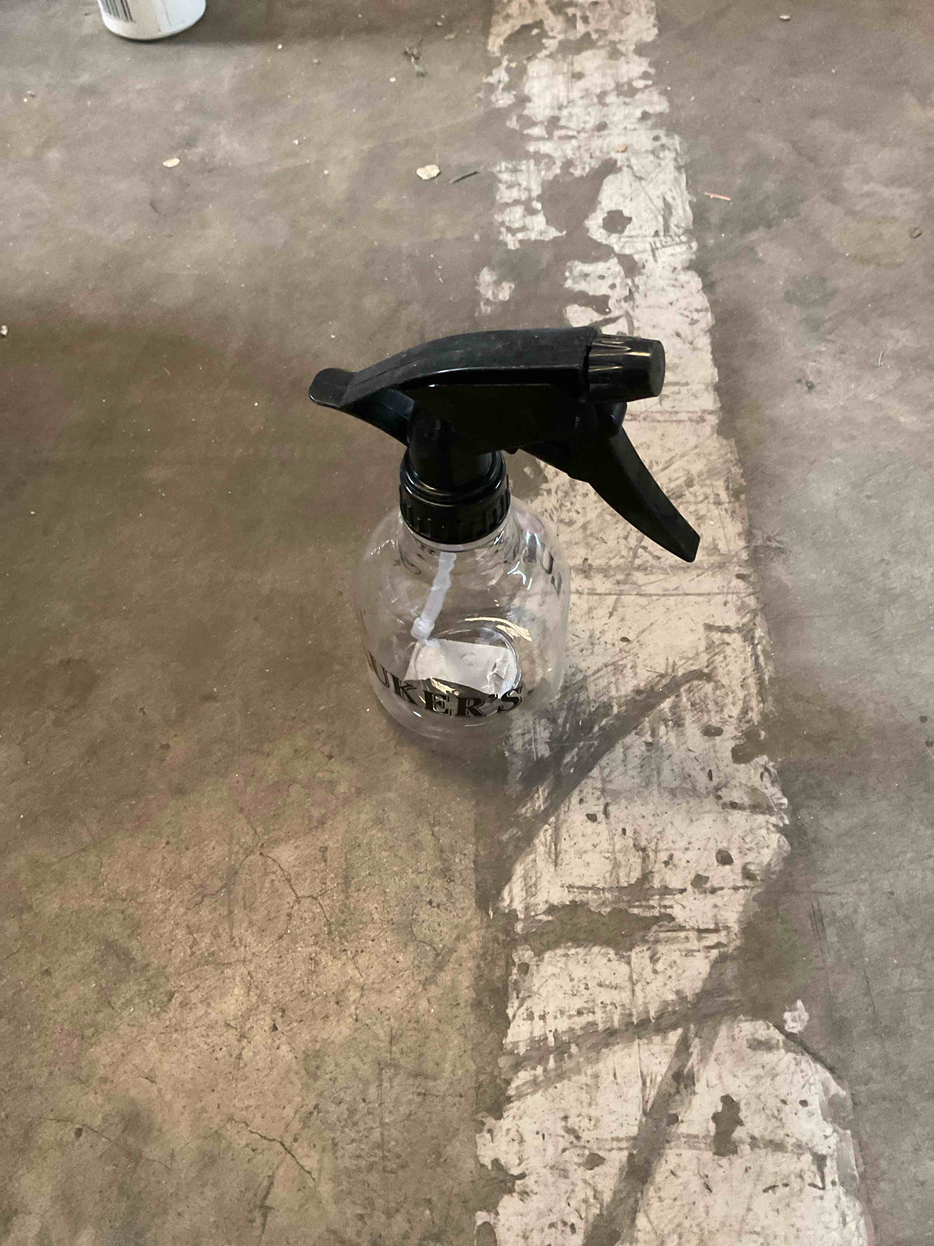 Flukers Small Plastic Spray Bottle