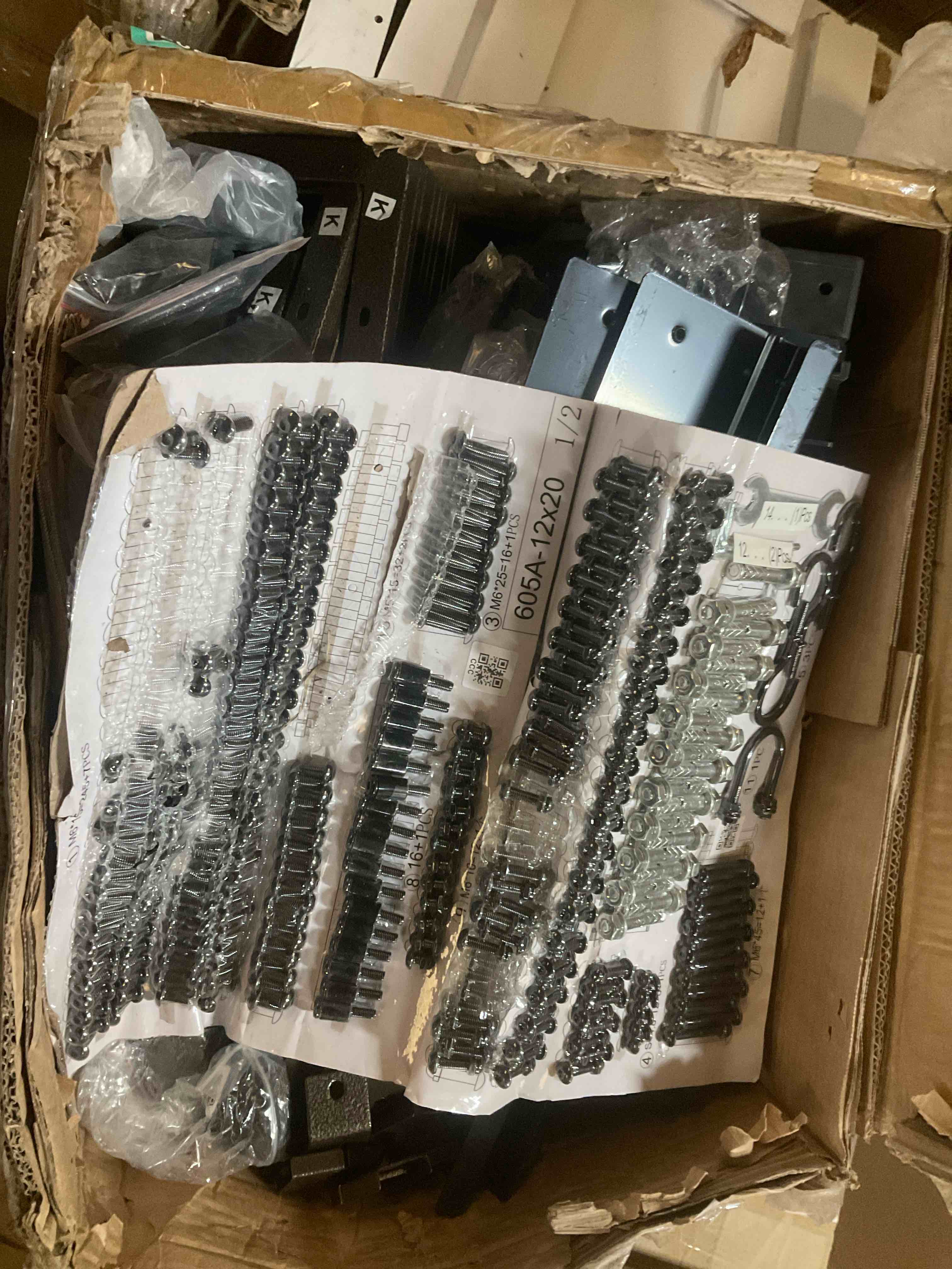 metal hardware 