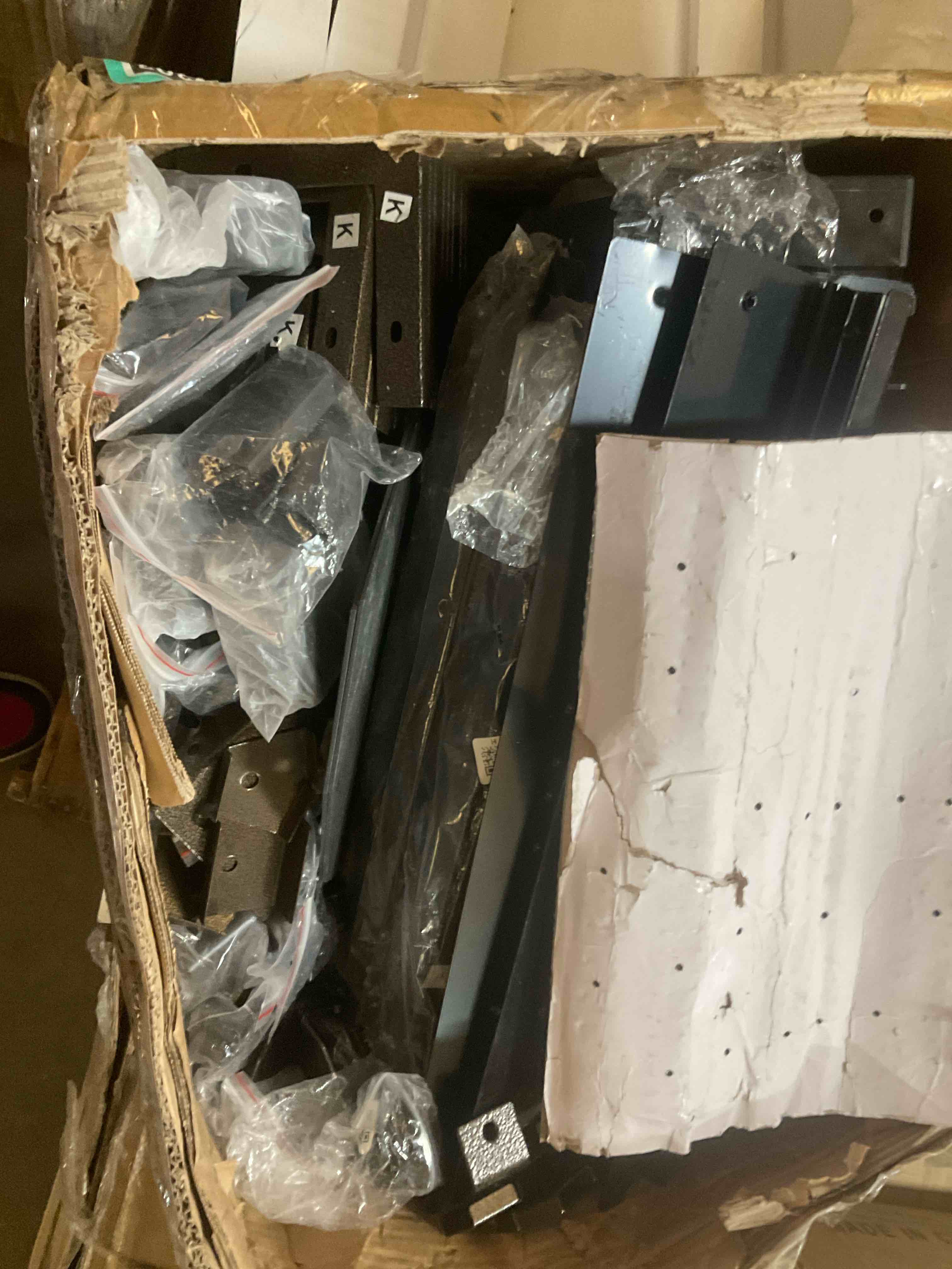 Condition photo showing Good Condition for metal hardware