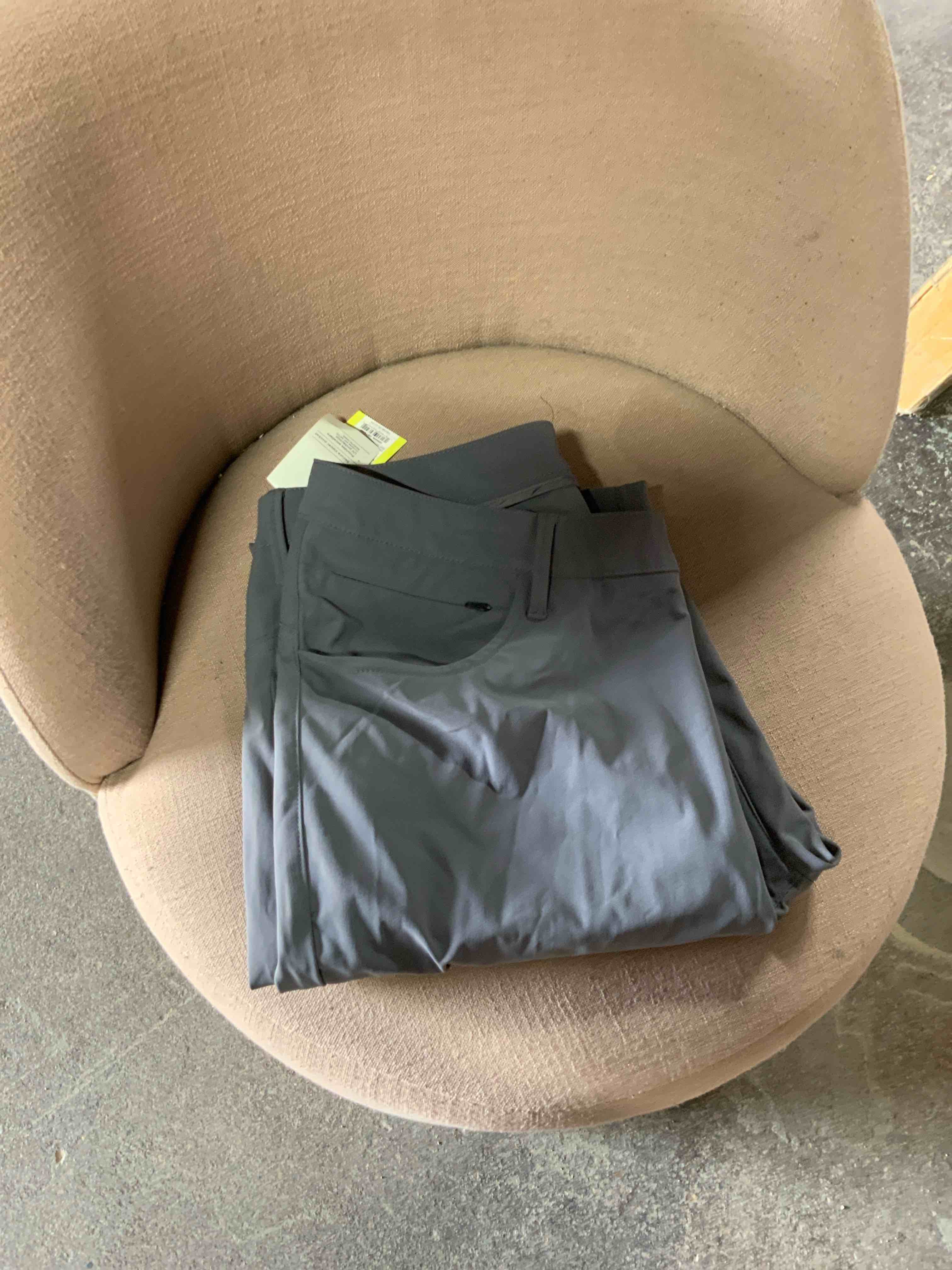 Condition photo showing Good Condition for all in motion golf pants
