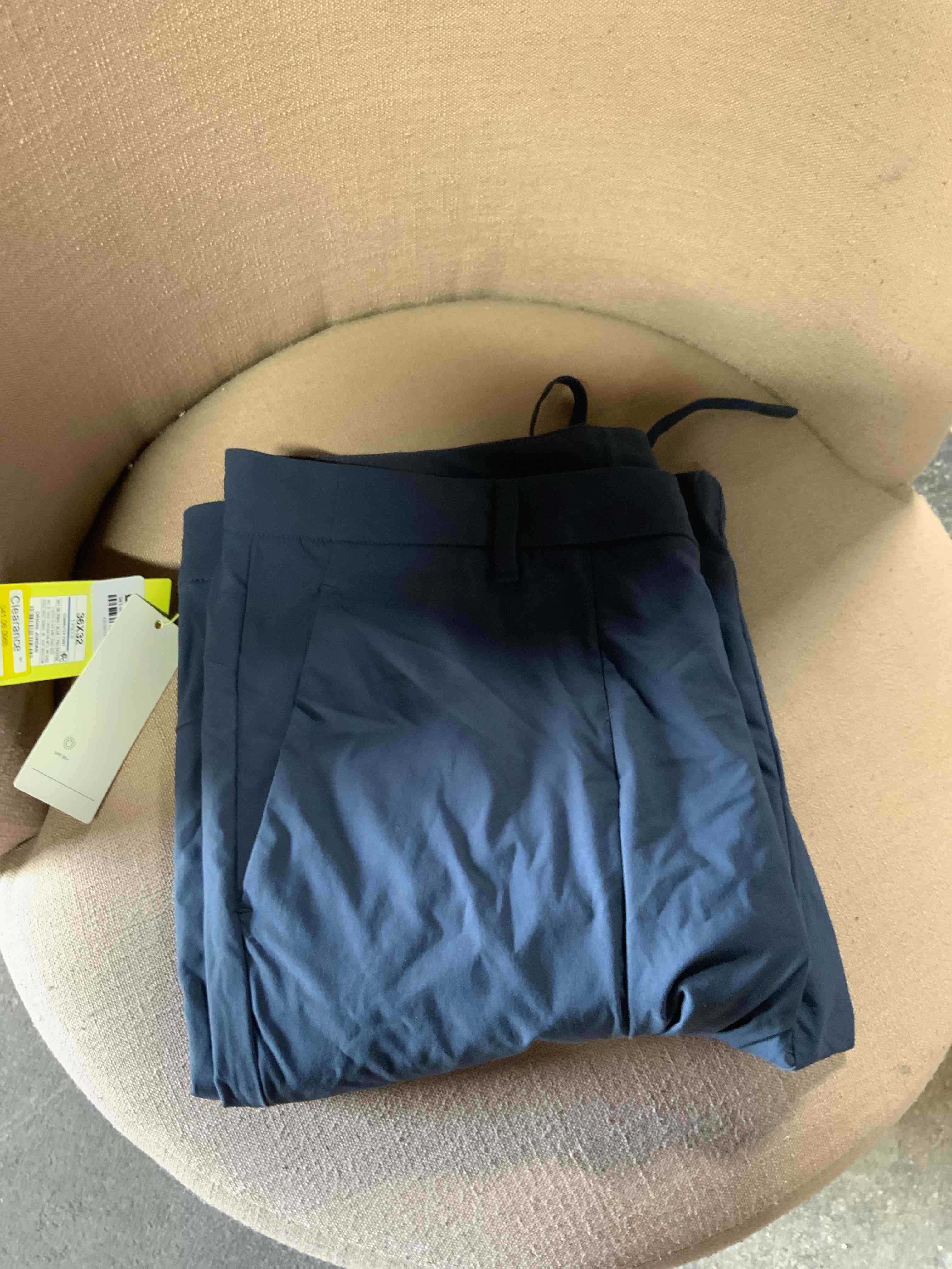 Condition photo showing Good Condition for all in motion commuter pants