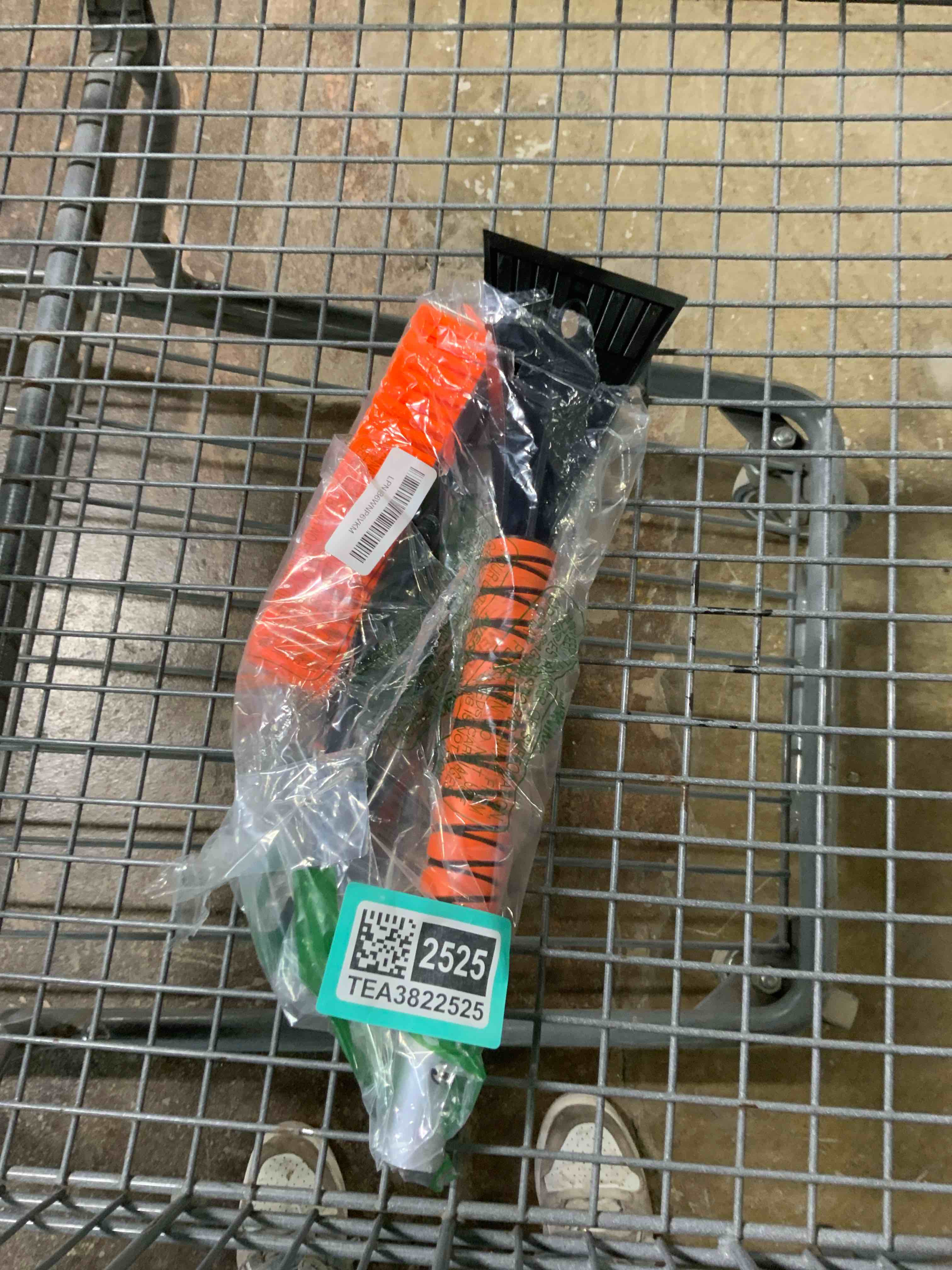 Condition photo showing Good Condition for ice scarper and brush